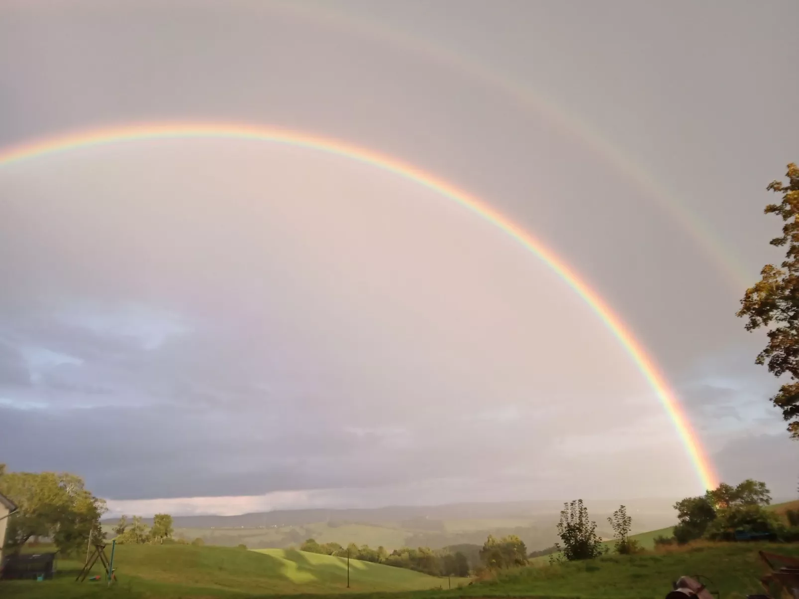 Appartement mit Balkon-Buiten