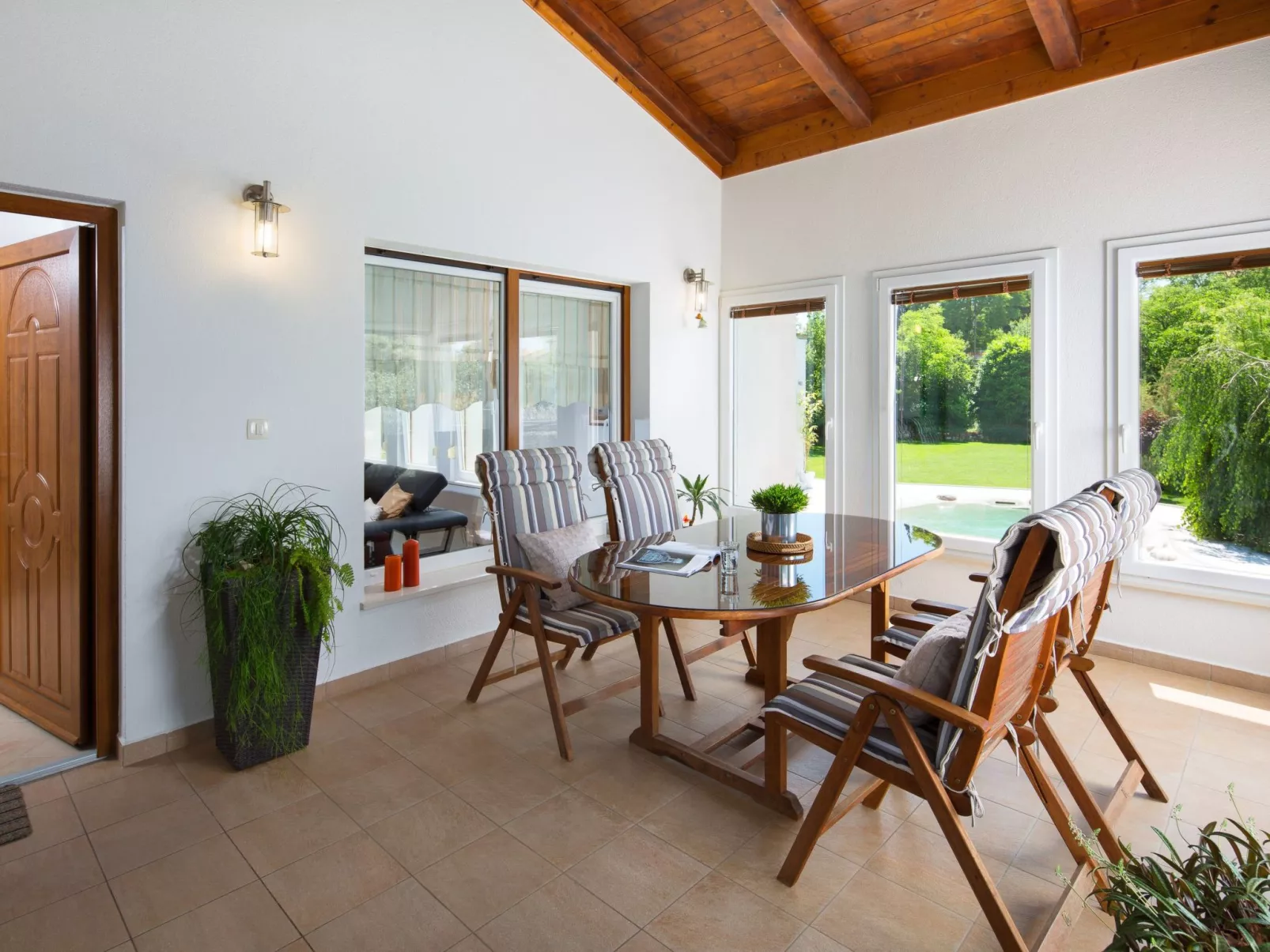 Schöne Villa mit Garten und Biodesign-Pool-Image-tags.info