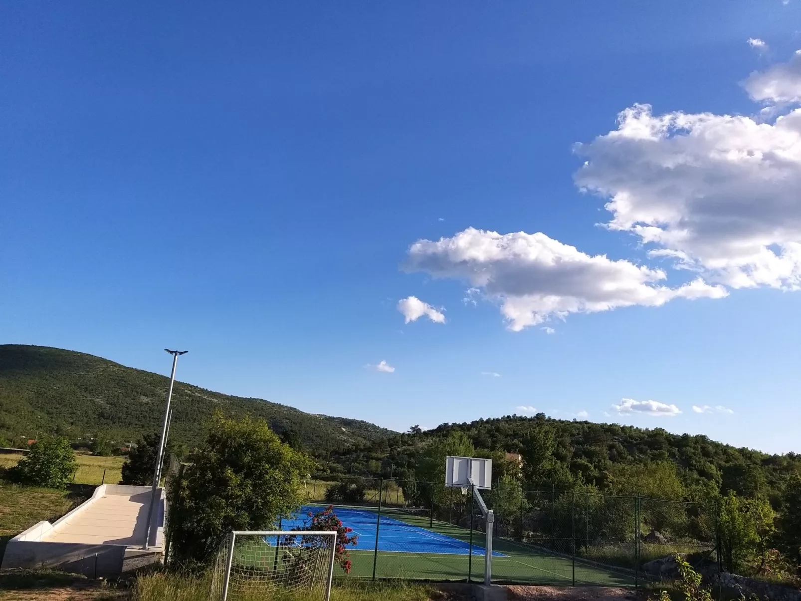 Villa Almas mit Schwimmbad, Fitnessraum, Tennisplatz-Buiten