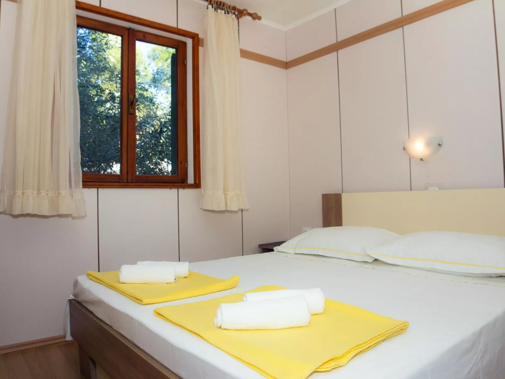 In Maslinica mit Großer Terrasse-Binnen