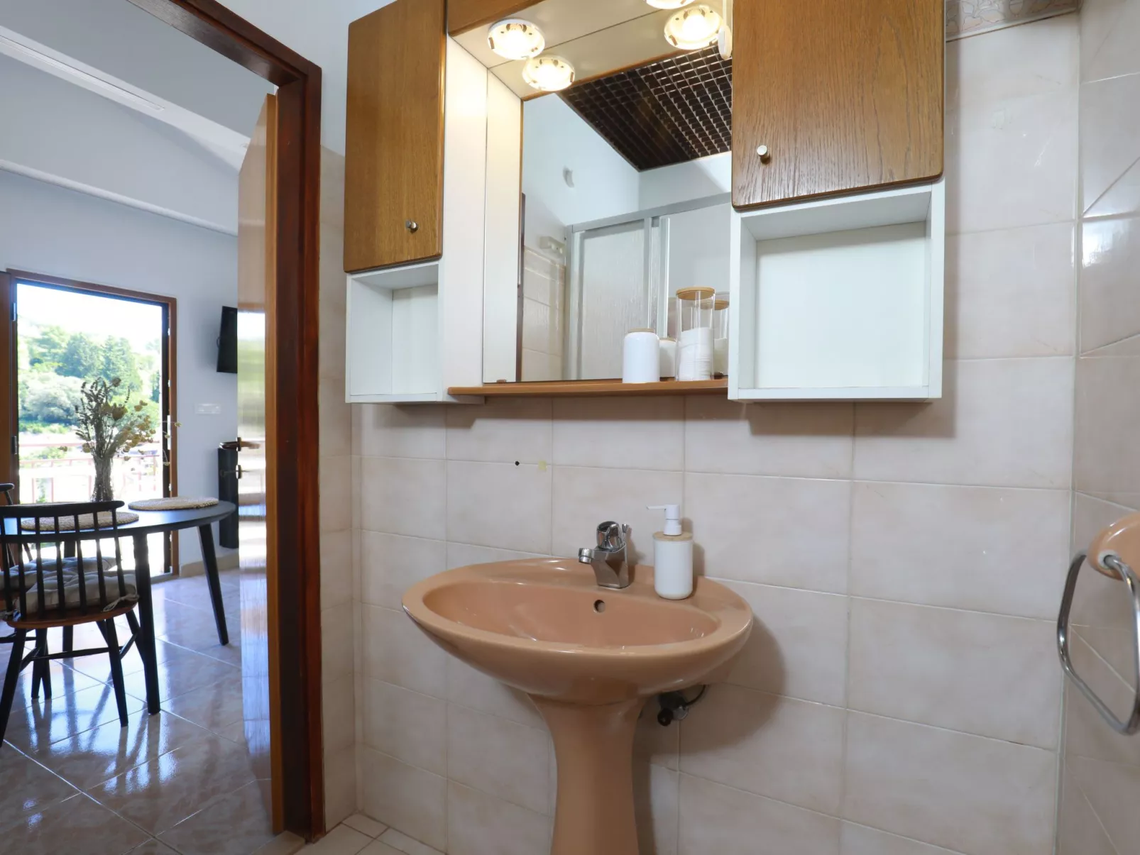 Kleines Steinhaus in einem ruhigen Ort auf der Insel Solta-Image-tags.info