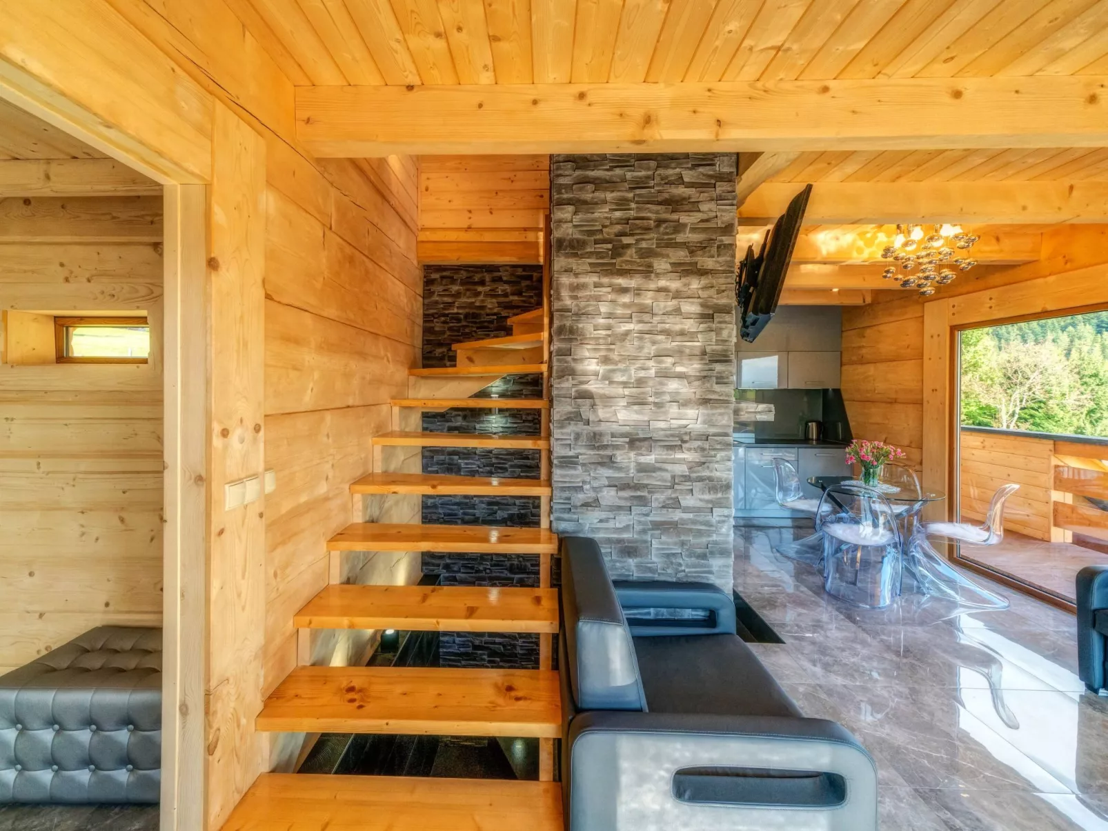 Mit Entspannung im Jacuzzi-Binnen