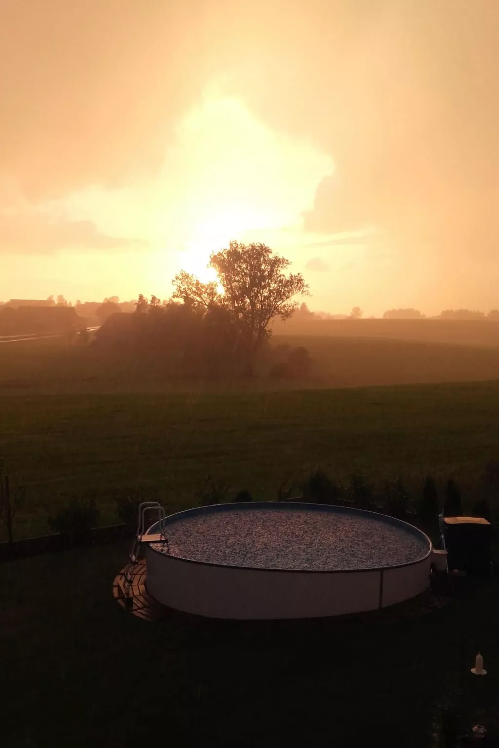 Wohnung mit großer Gartenterrasse und Ausblick-Buiten