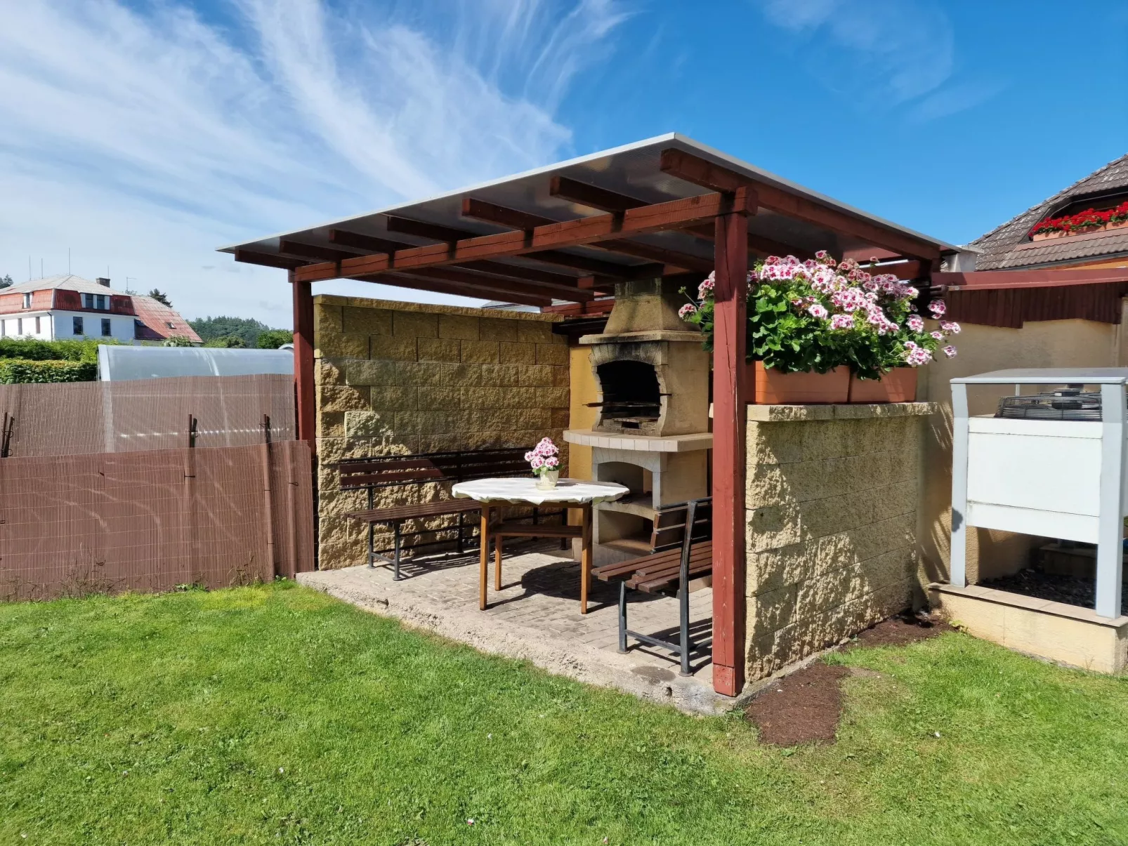 Mit Garten und Pools-Image-tags.info