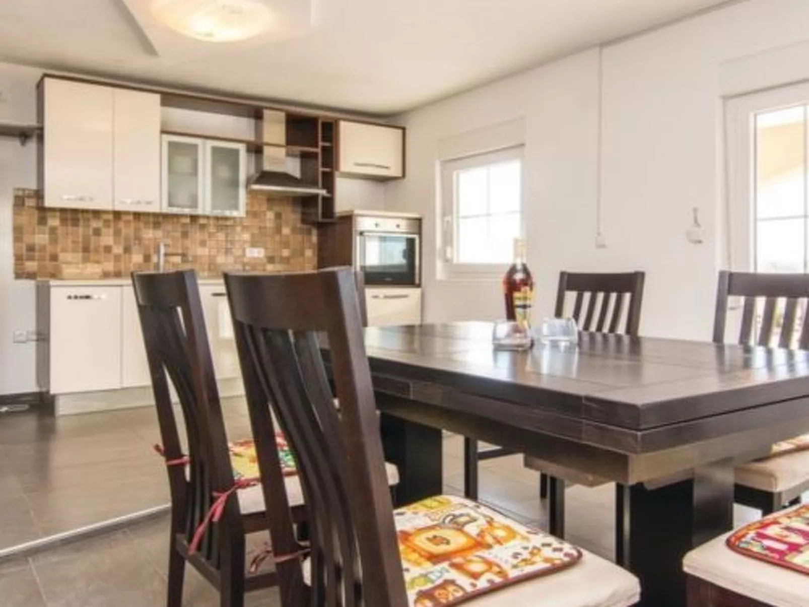 Laura mit Pool-Binnen