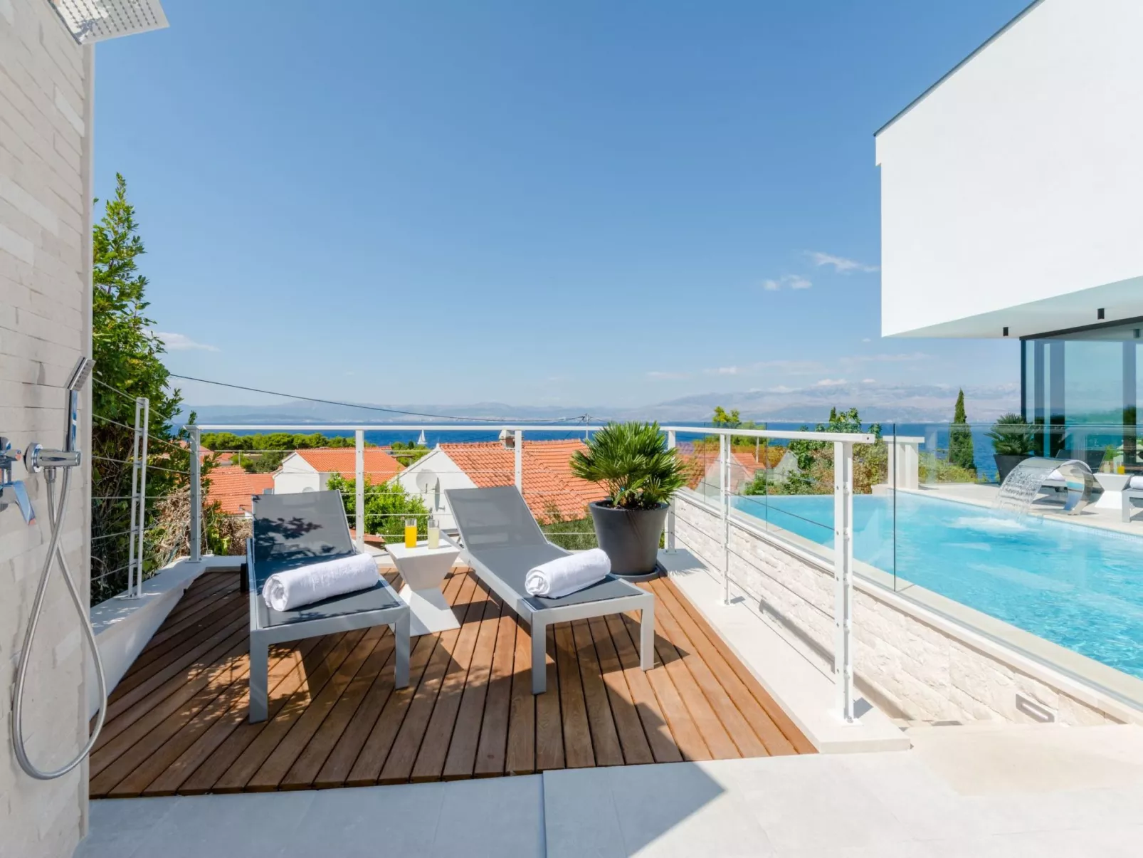 Tolles Ferienhaus in Sutivan mit Privatem Pool-Buiten