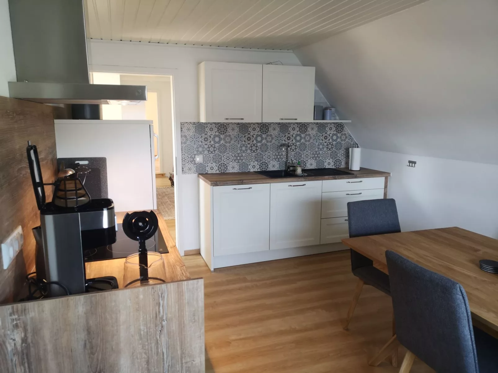 Moderne Ferienwohnung mit Hot Tub und Fasssauna-Image-tags.info