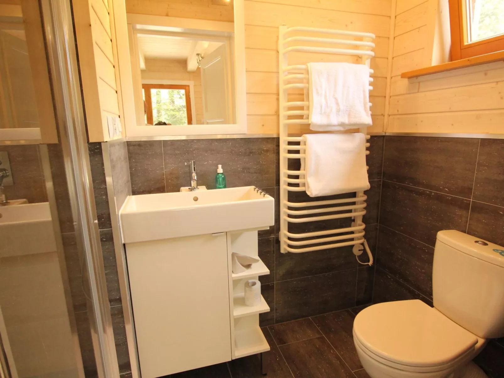 Landhaus mit gemeinschaftlichem Pool-Binnen