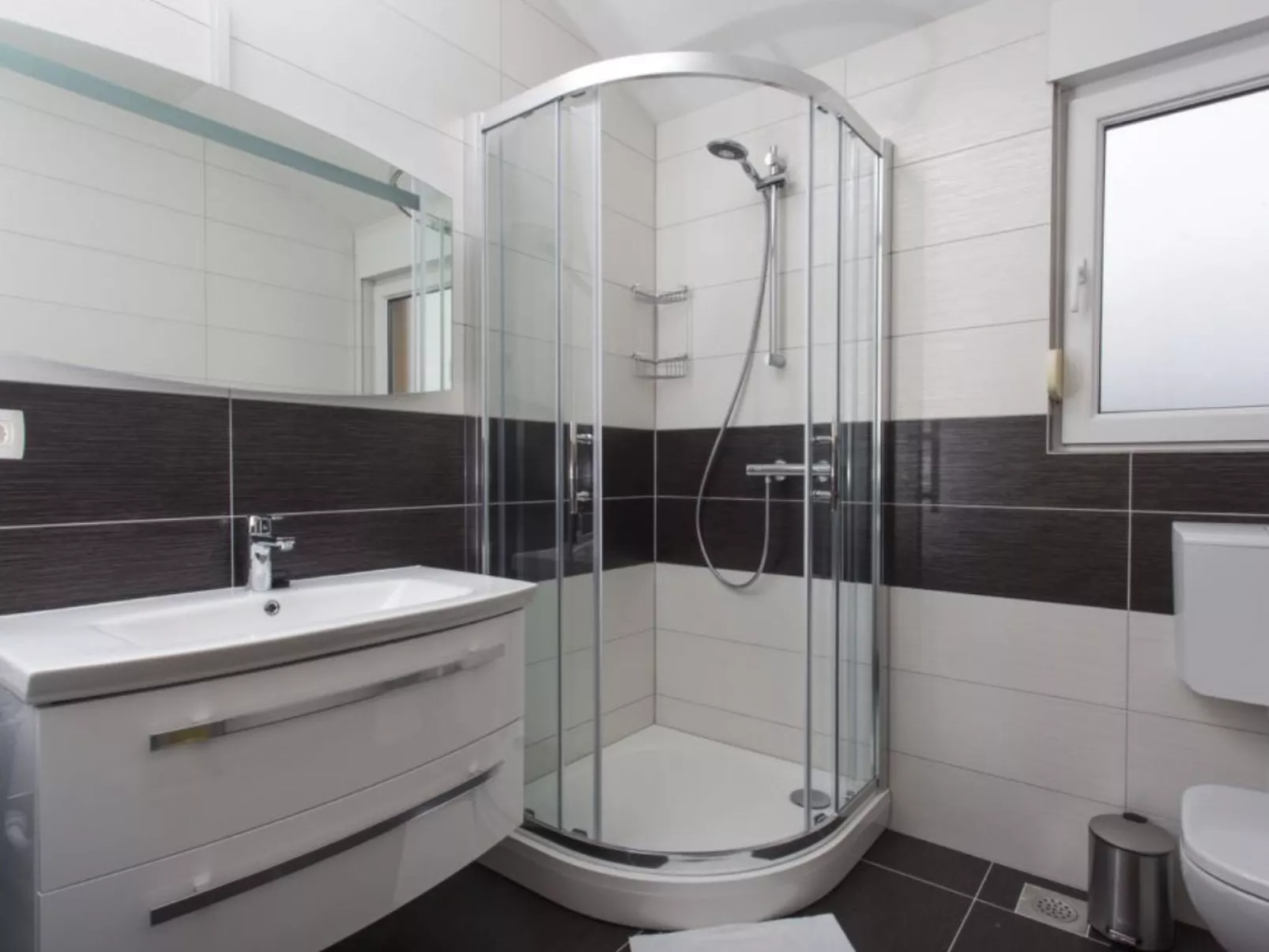 Moderne Meerblick ap.1 mit Pool und Terrasse bbq in der Nähe von Split Trogir-Binnen