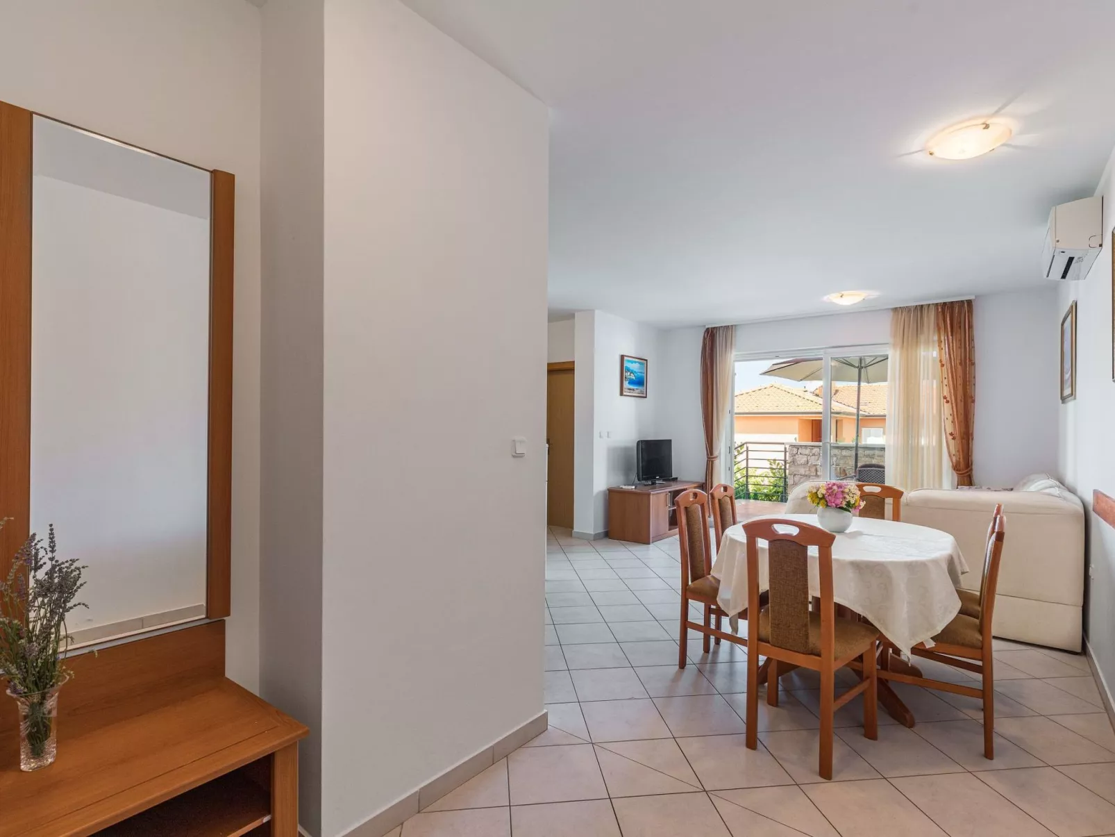 Pinta mit großem Garten-Binnen