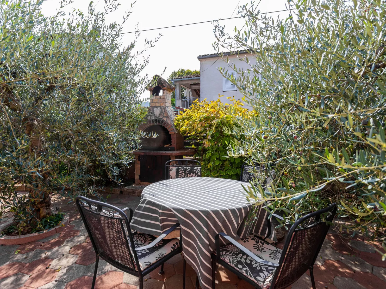 Schöne Wohnung Funtana Nr.3-Buiten