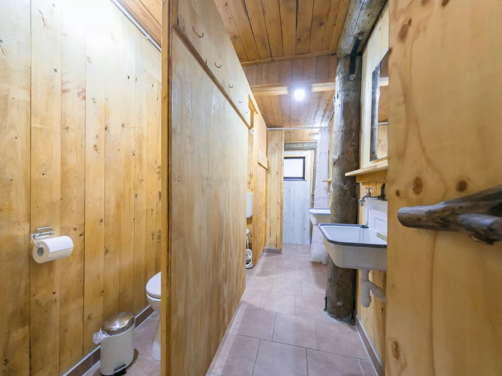 Gruppenhütte-Binnen