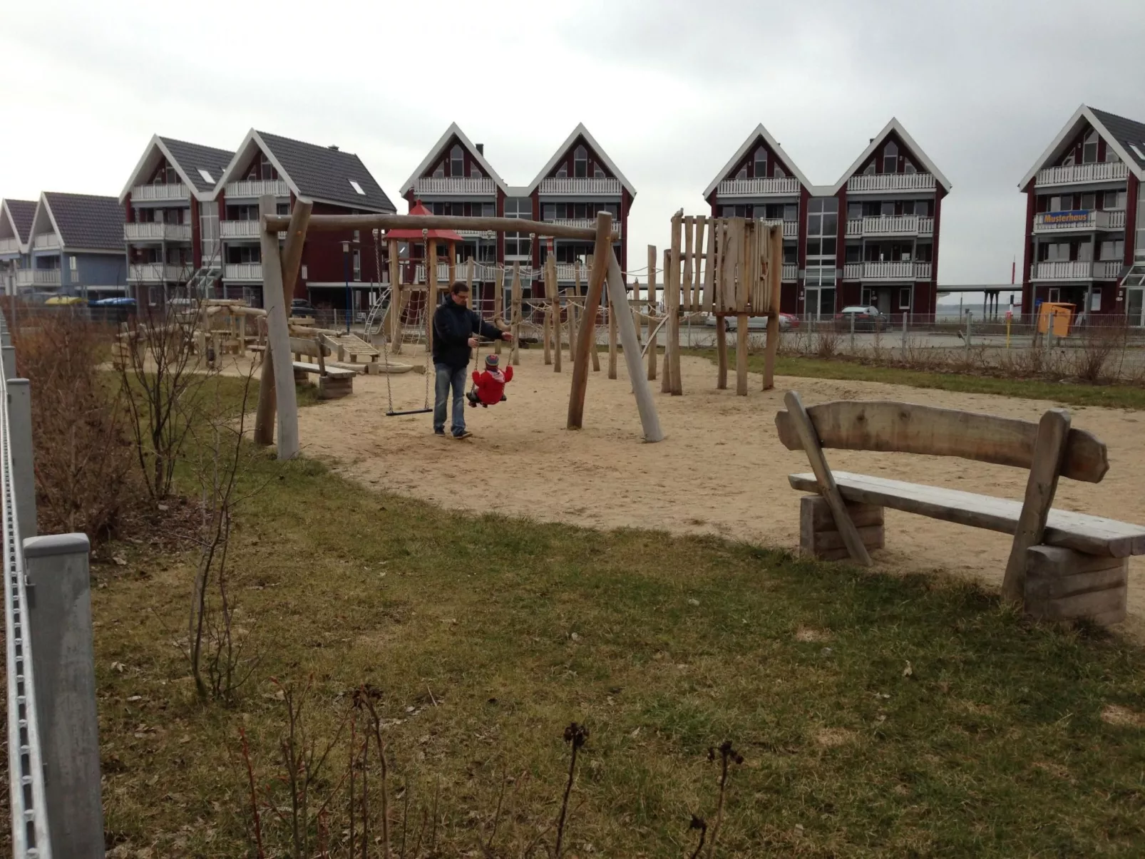 Am Wasser mit Terrasse und Kaminofen-Buiten