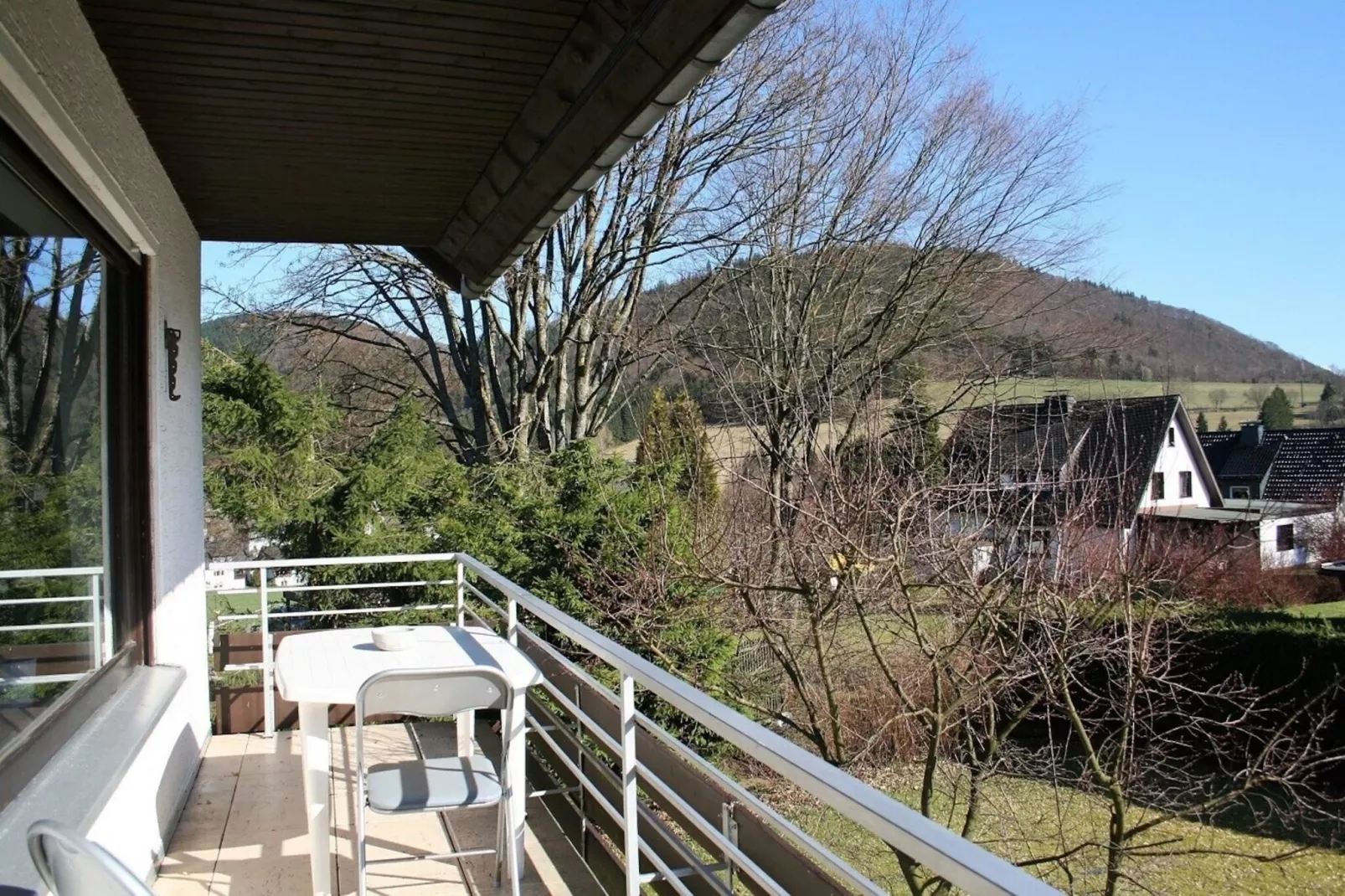 Apartment auf der Platte 2-Terrasbalkon