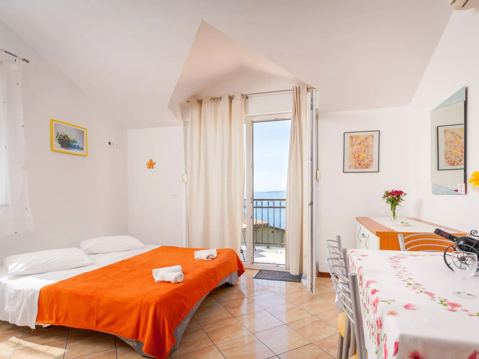 Wohnung im zweiten Stock mit Balkonen-Binnen