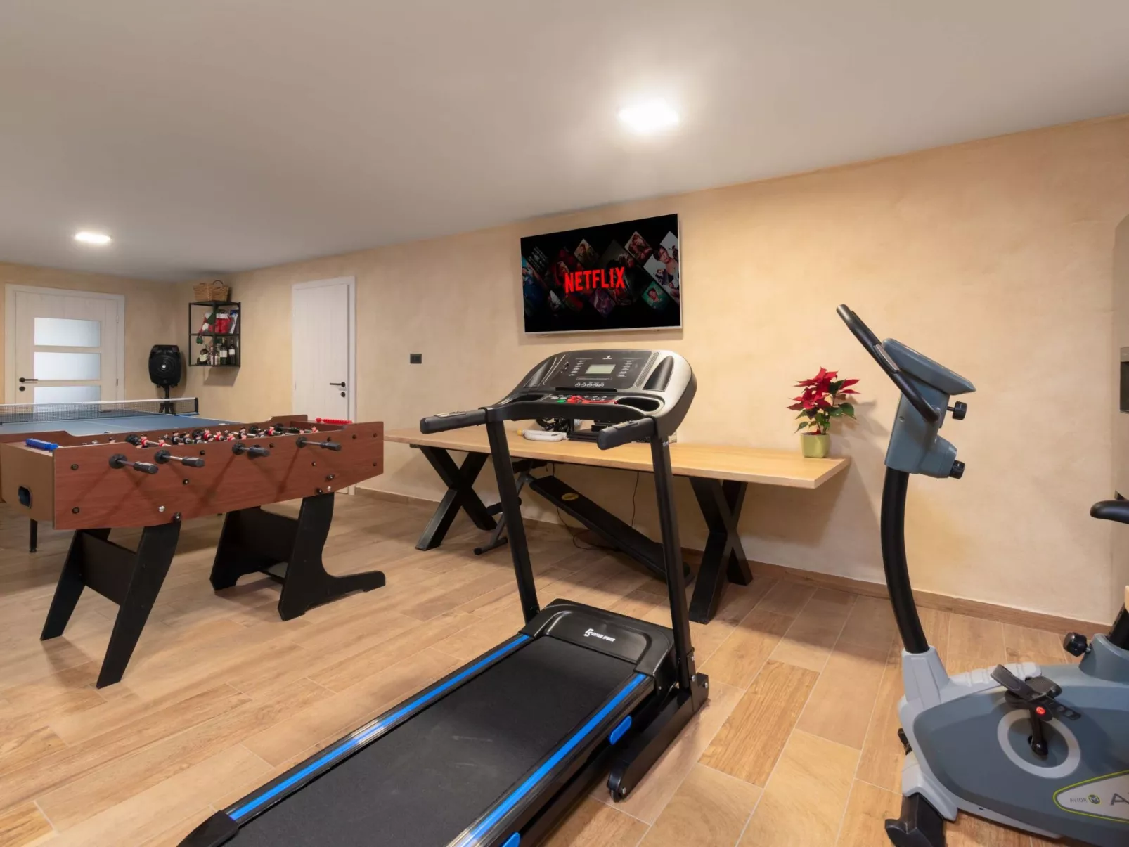 Modern 300m² Villa - King Beds and Leisure Zone-Binnen