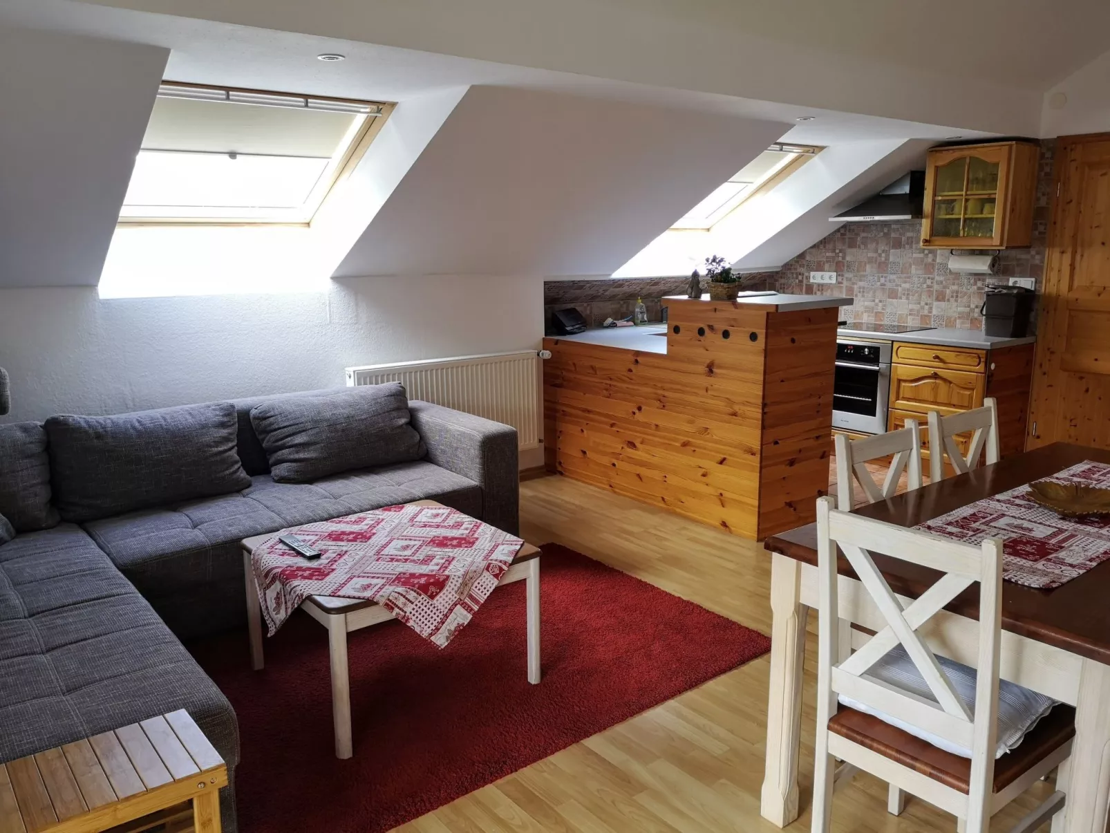 Haus Maria Hochschwarzwald, Garten umzäunt, Wald-Binnen