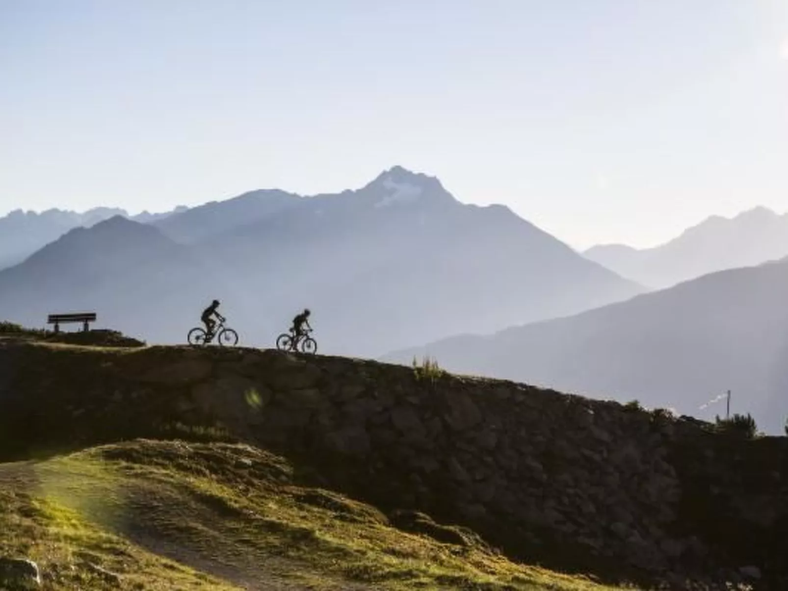 Komfortables Ferienhaus in Landeck mit Pool-Buiten