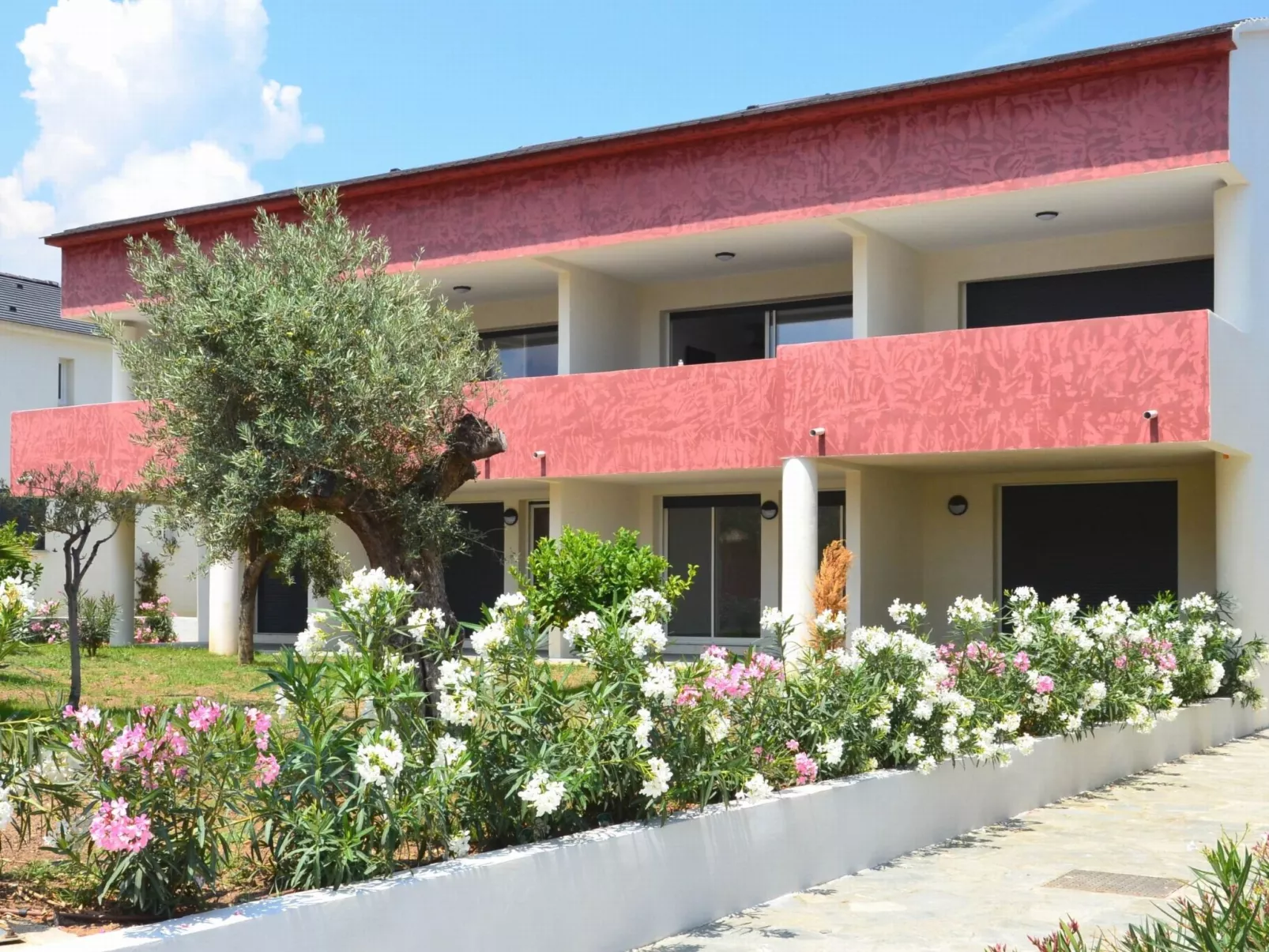 Marea Resort Wohnung mit Schwimmbad-Buiten