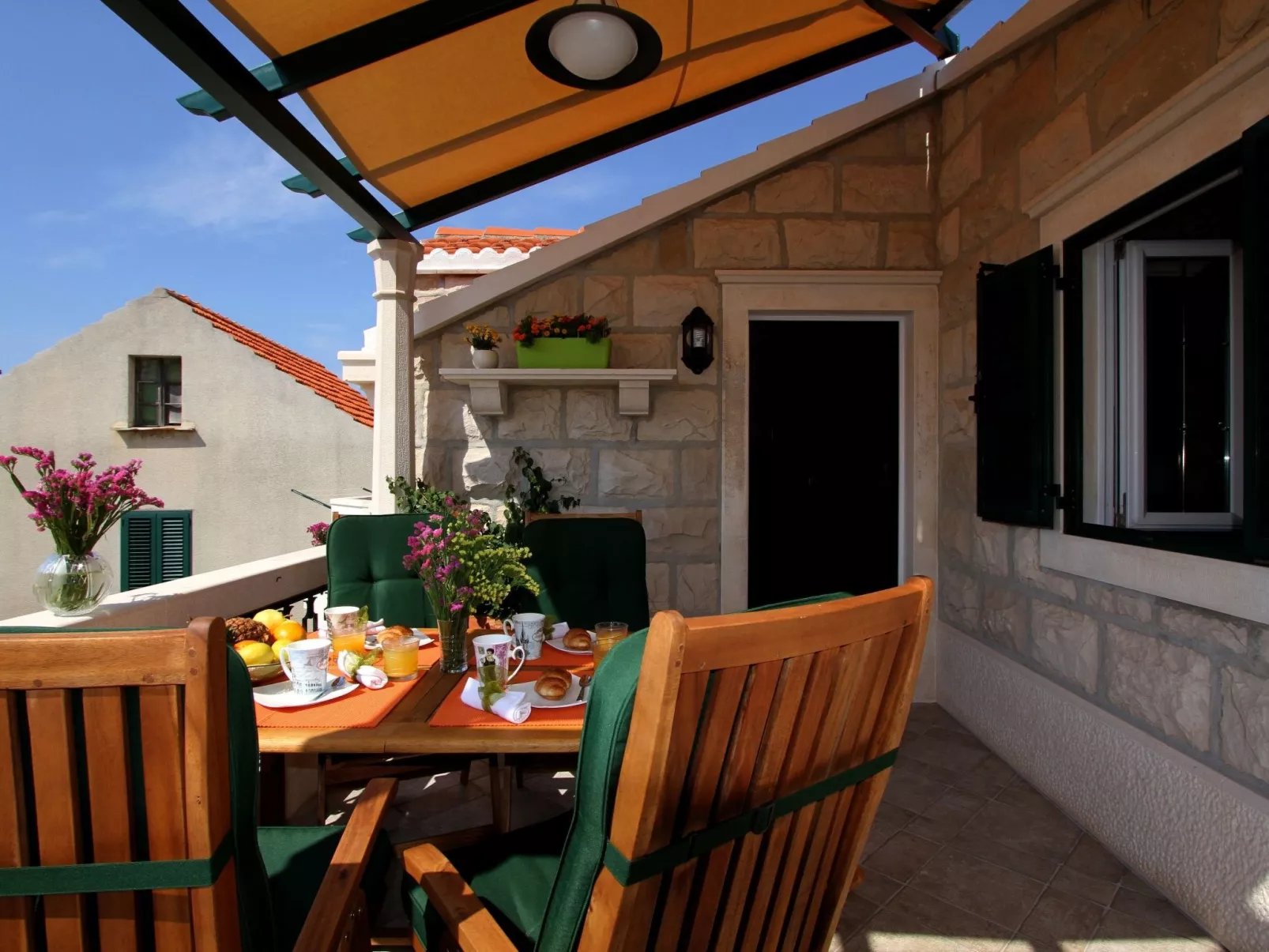 Exklusive Wohnung in Bol mit privatem Parkplatz-Buiten