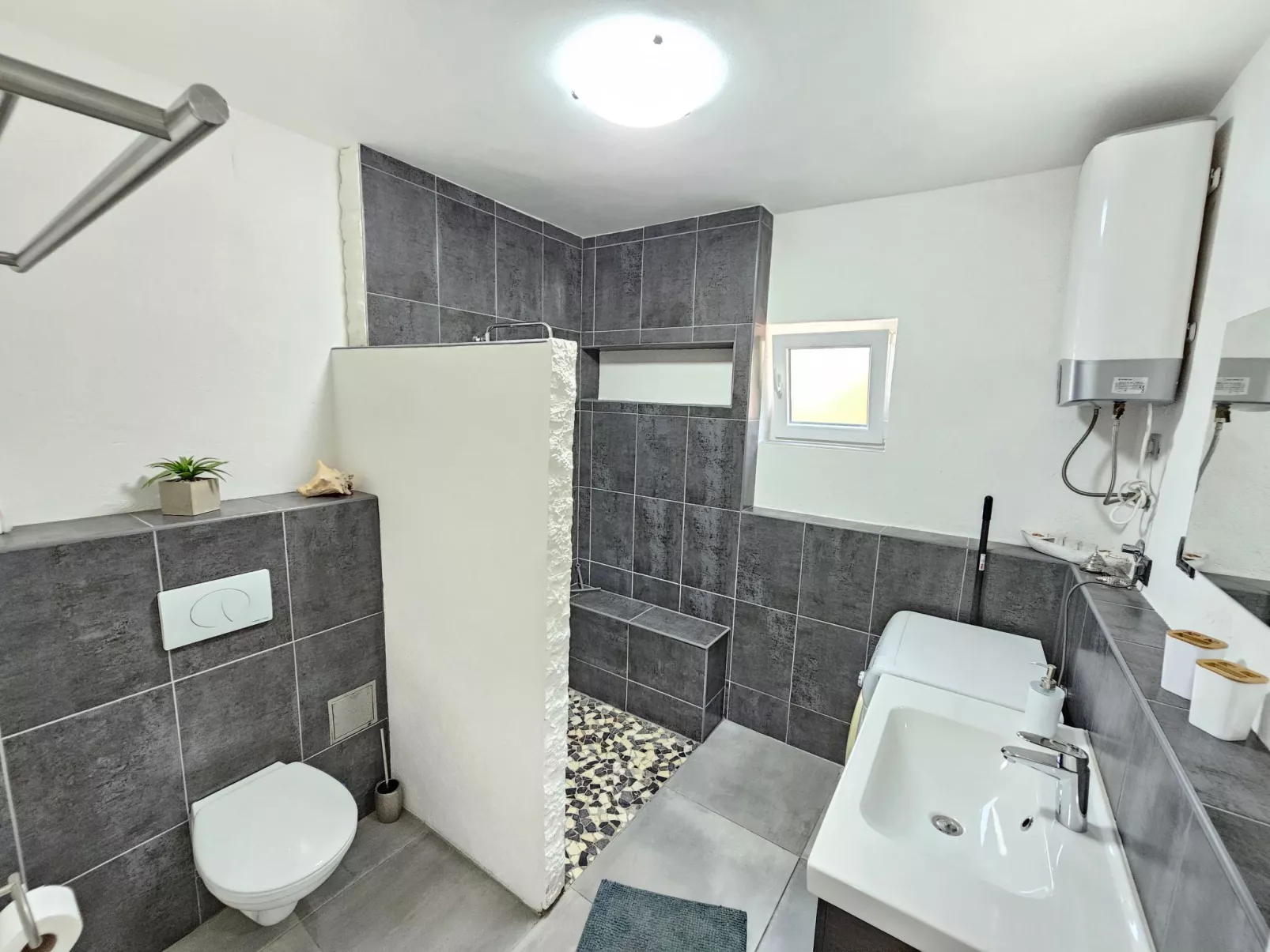 Wohnung für 4 Pers. mit Balkon, tolle Lage-Binnen