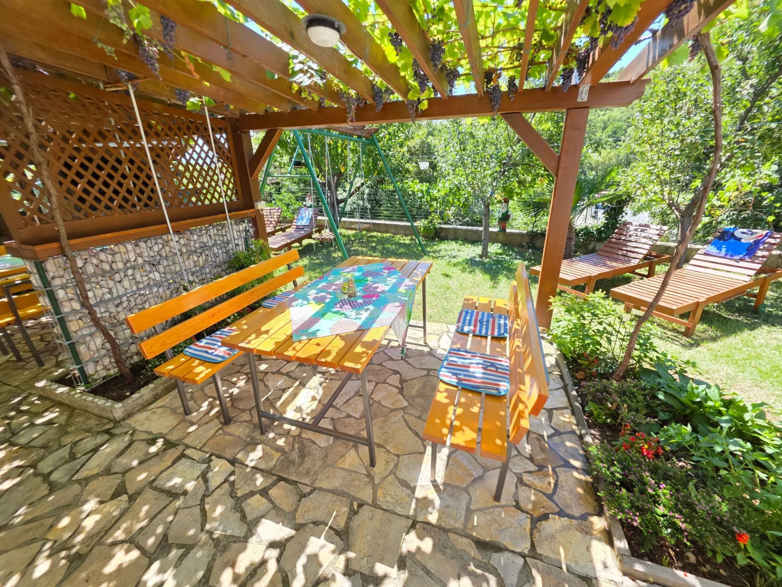 In Novi Vinodolski mit Grill, Terrasse und Garten-Buiten