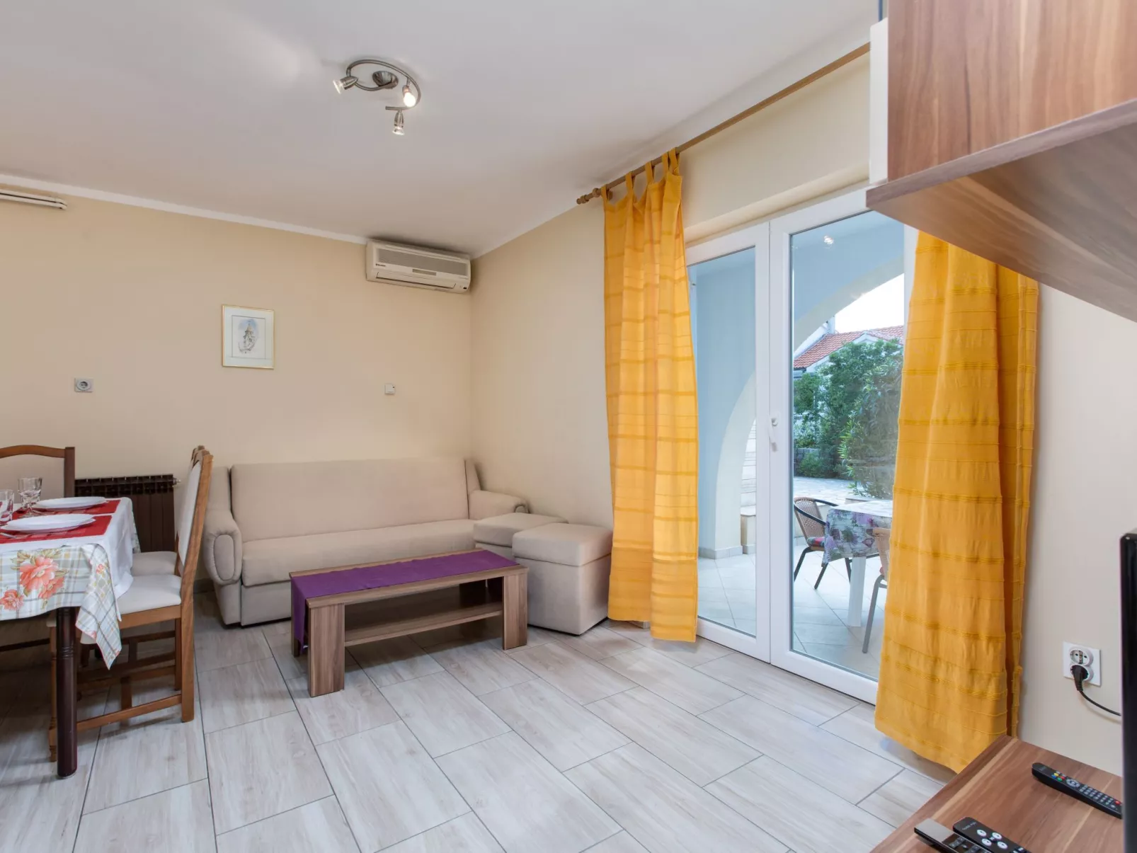 Schöne Wohnung "Apartman Mira 1" mit Terrasse-Image-tags.info