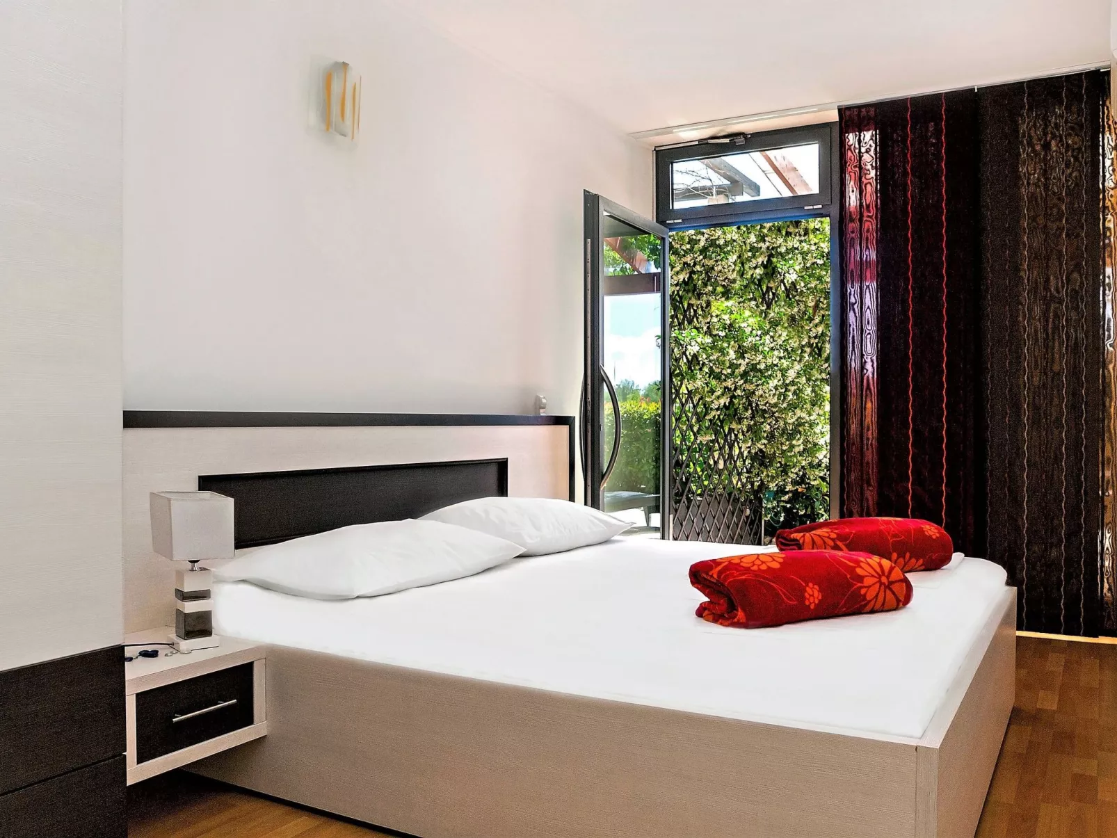 Ein luxuriöses Apartment in der Nähe des Zentrums, am Flussufer-Binnen