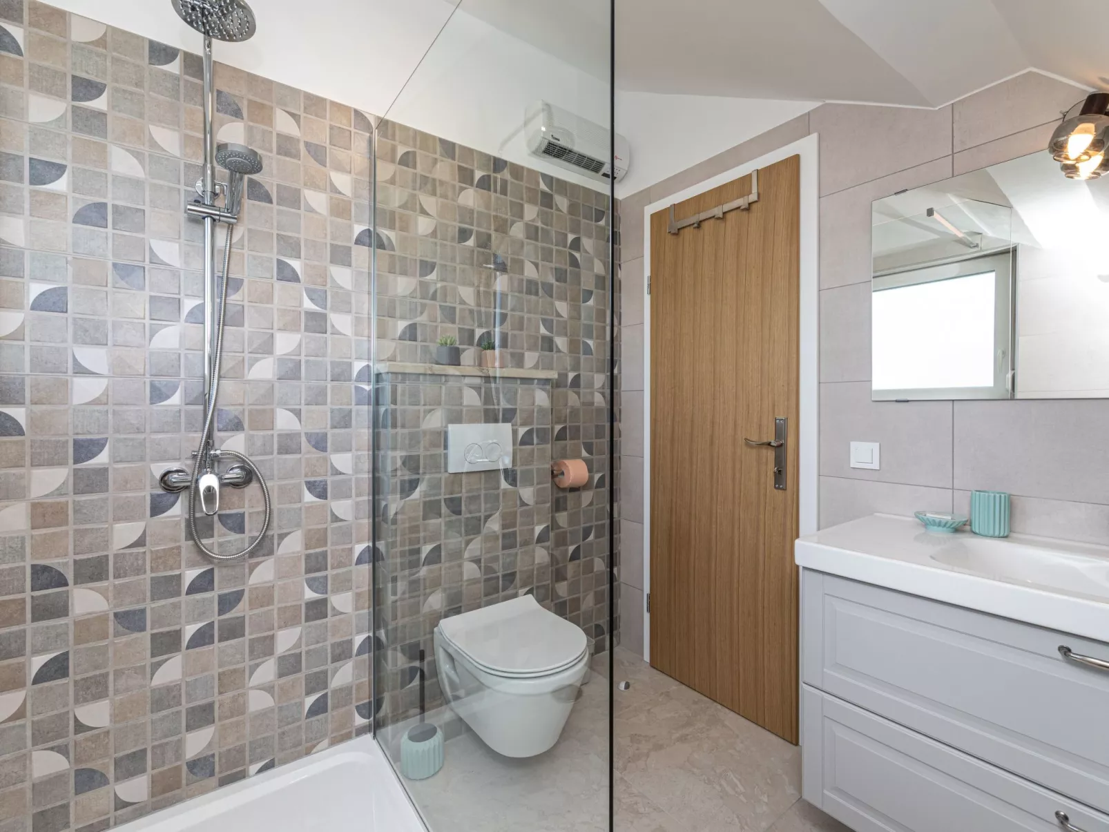 App mit Meerblick und Pool für 2-4 Personen-Binnen