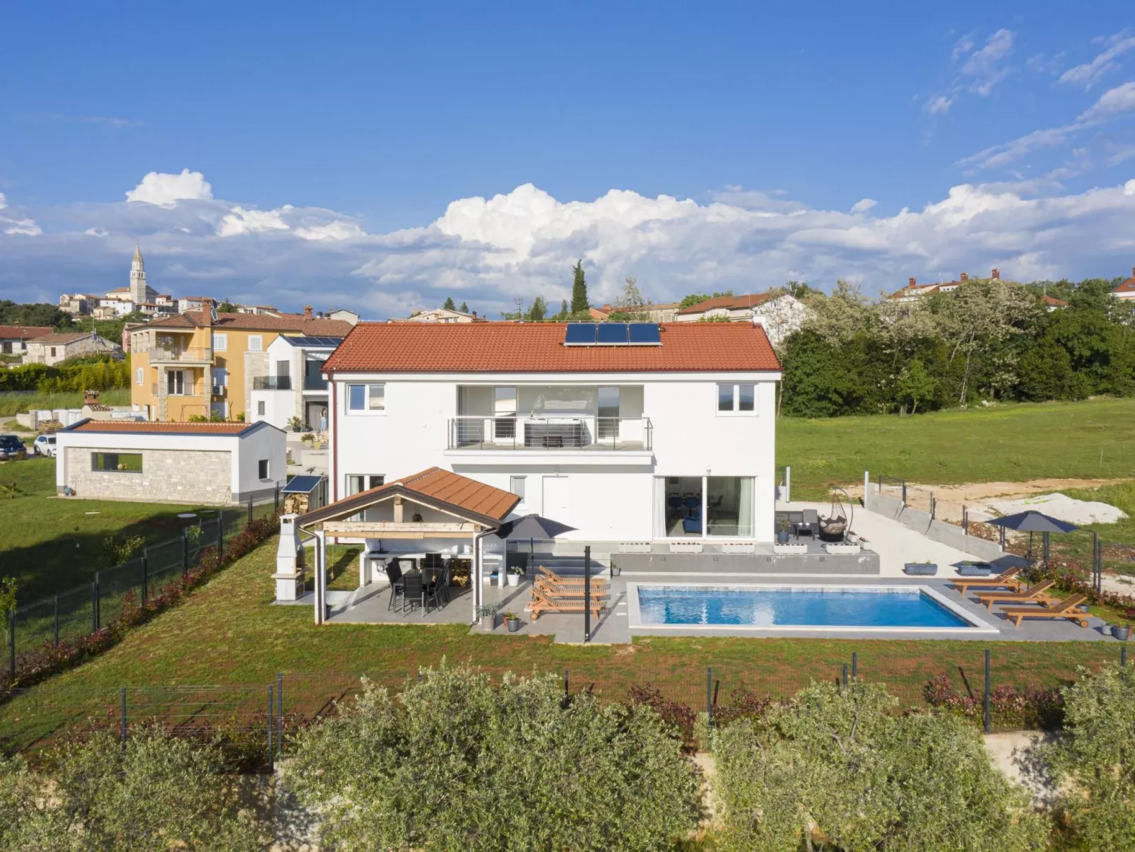 Villa Euphoria mit Pool, Sauna und Whirlpool-Buiten