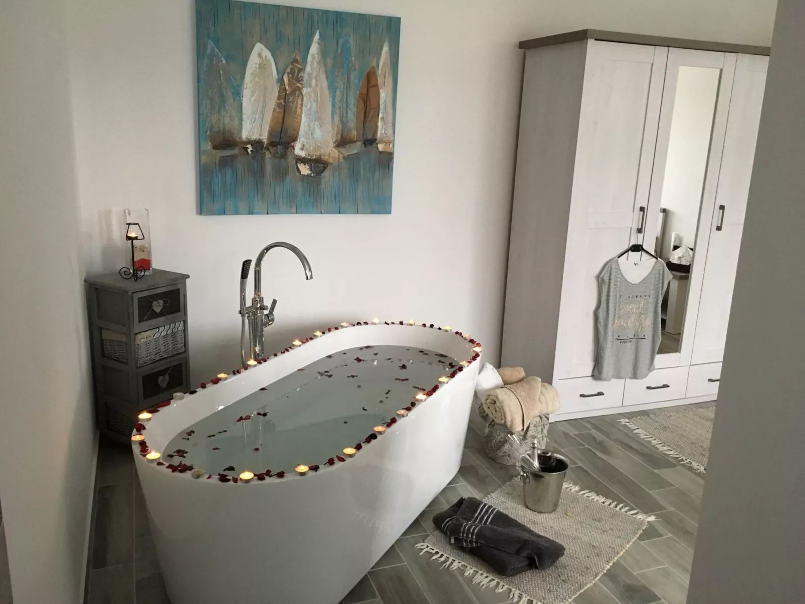 Elegante und komfortable Villa mit Salzwasserpool, Whirlpool und Sauna, umgeben-Binnen