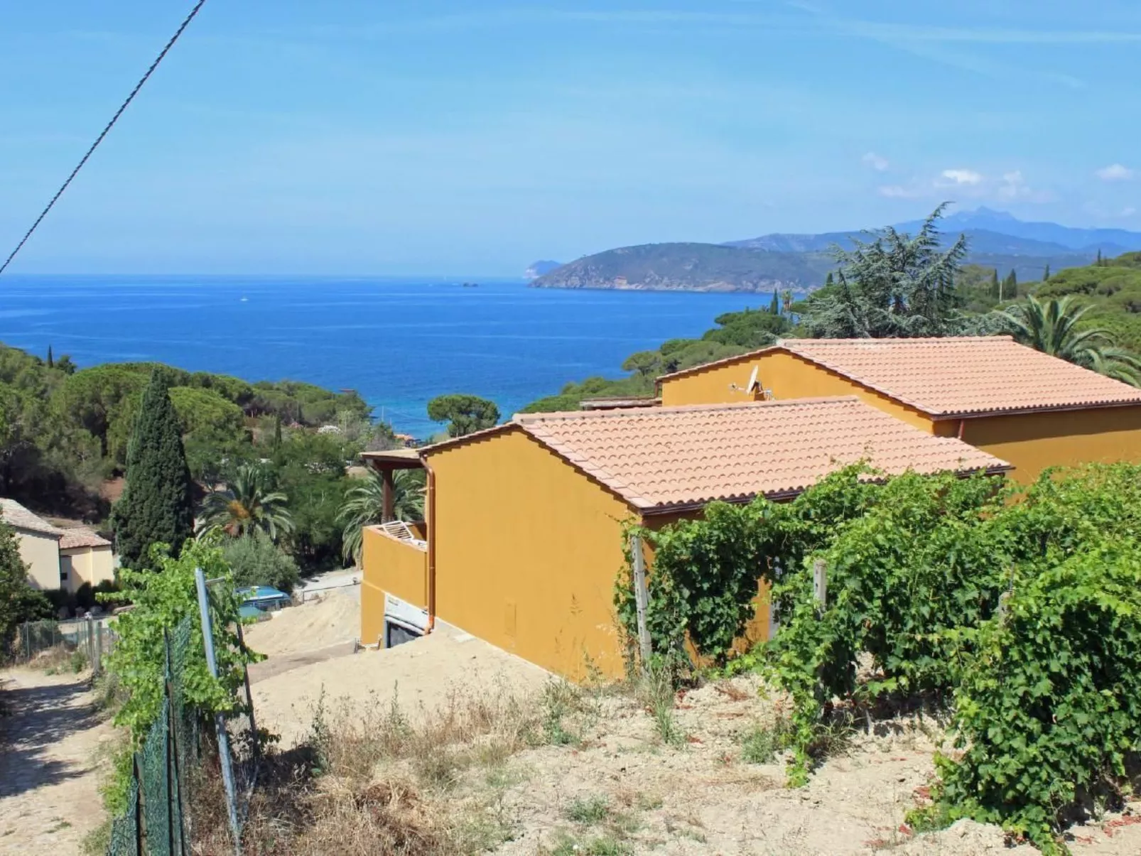 Artemide3' Wohnung mit Privatparkplatz-Buiten