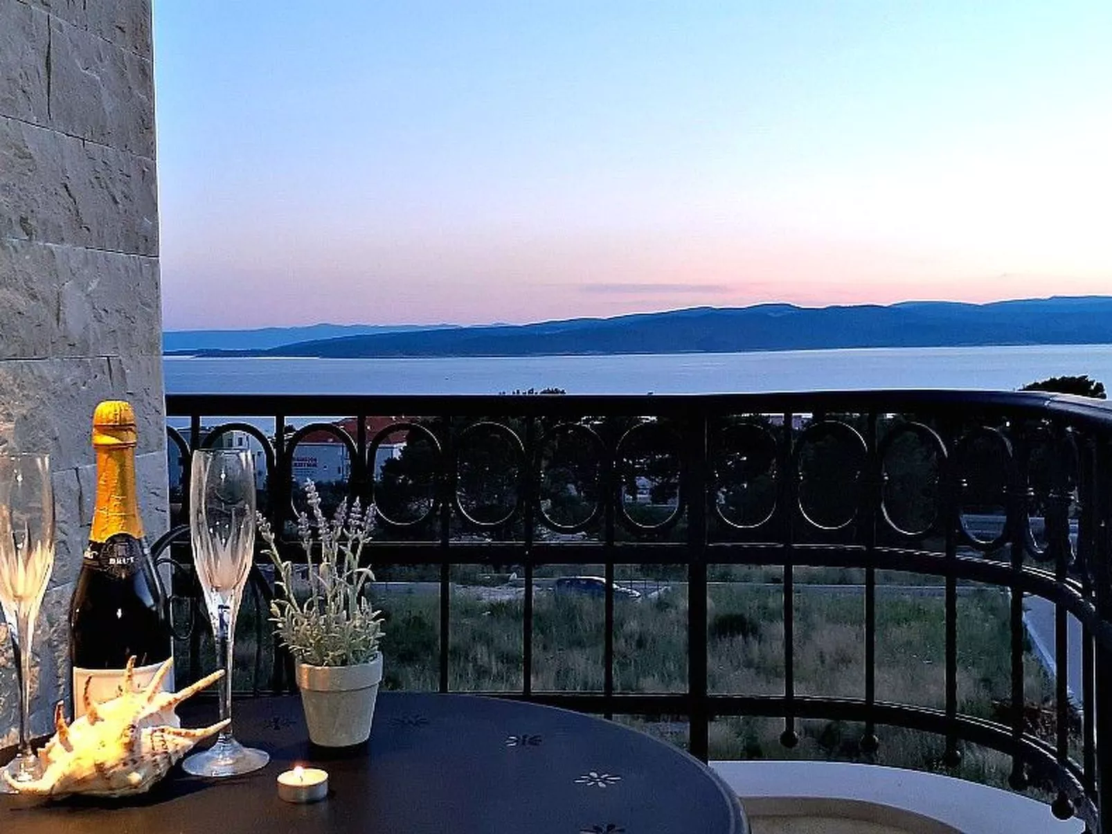 In Baška Voda-Buiten