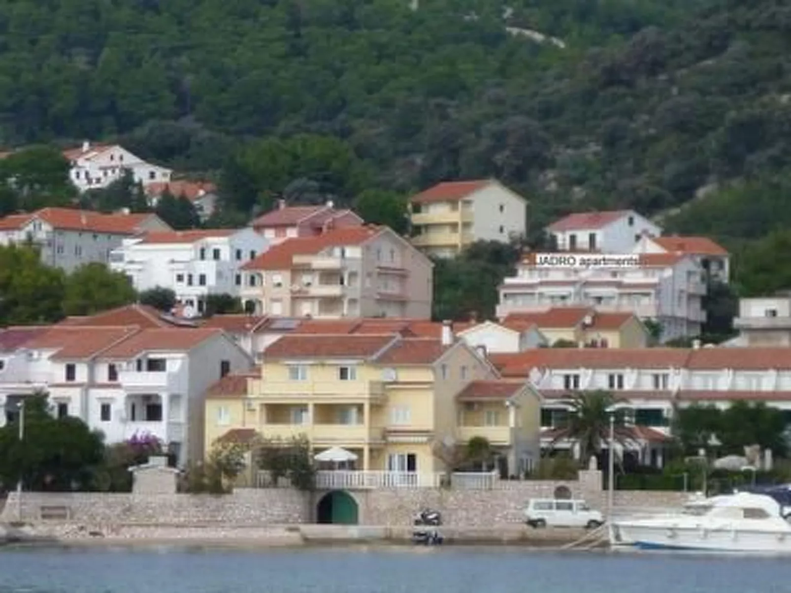 Nette Ferienwohnung mit Whirlpool und Garten-Buiten