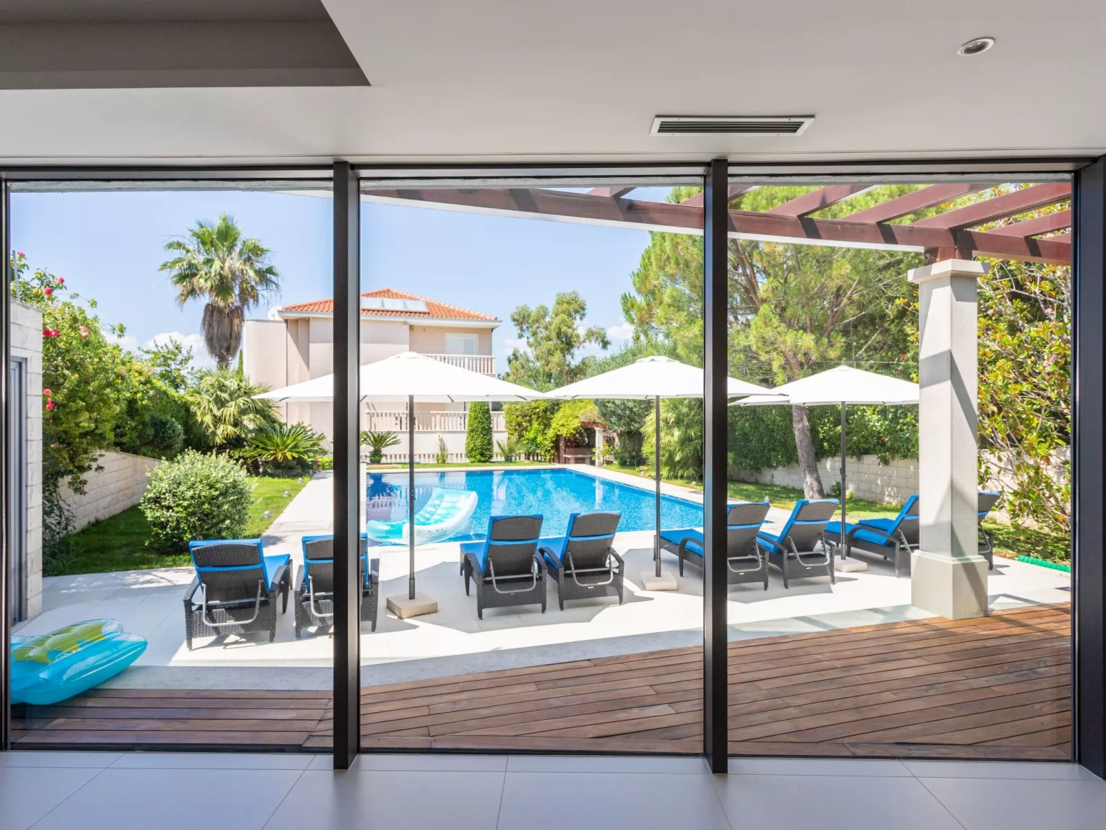 Luxuriöse Ferienwohnung mit Poolblick-Buiten