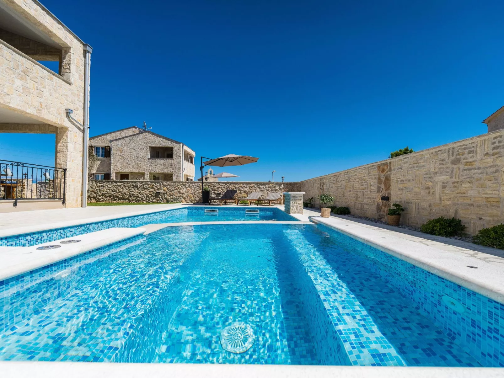 Villa Vid 01 mit beheiztem Pool - Agentur TA Leut-Buiten