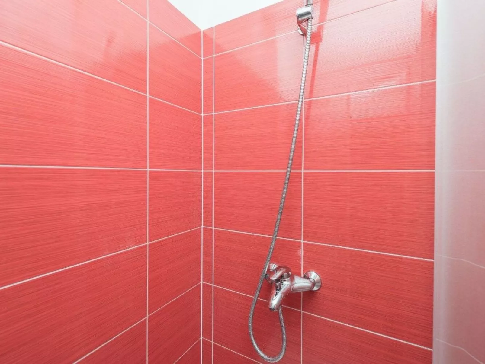 Wohnung Kim Red -von TA Leut Agency-Image-tags.info