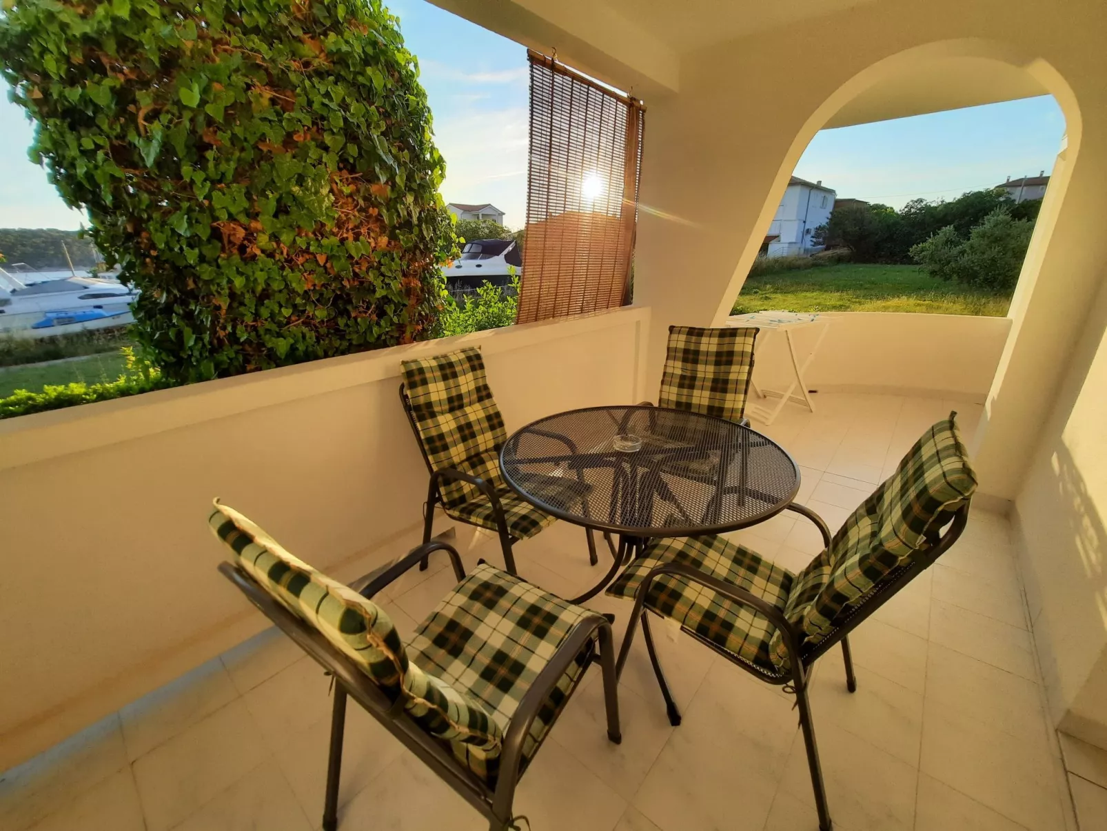 Gemütliche Erdgeschossferienwohnung mit Balkon-Buiten