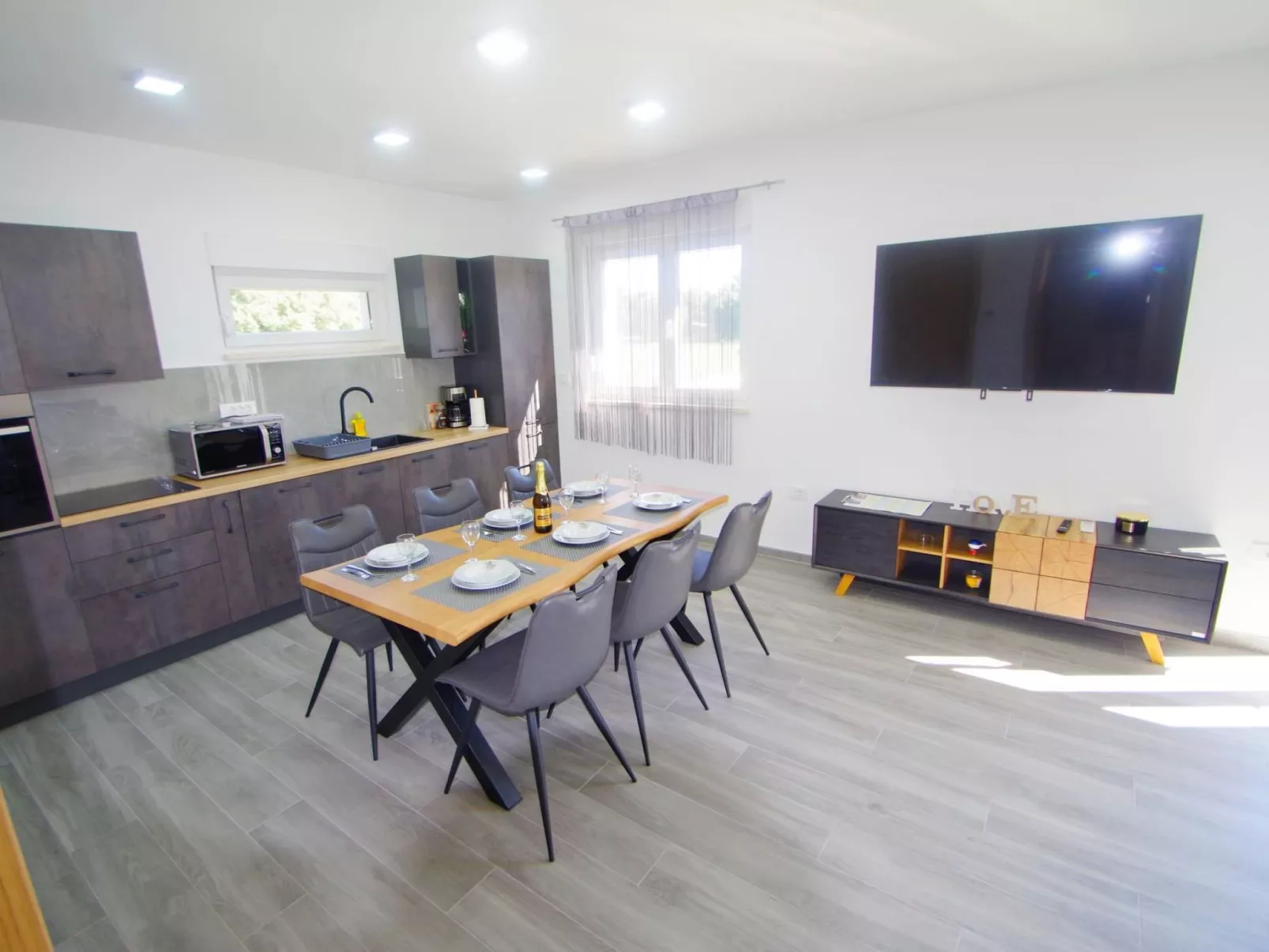 Mit privatem Pool, Dorf Šišan-Image-tags.info