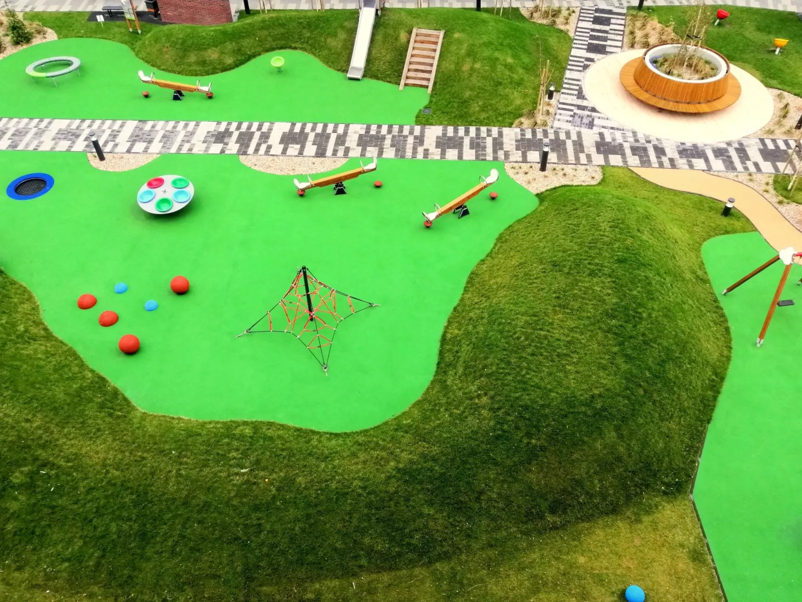 "Mazowiecka Park" mit Balkon-Buiten