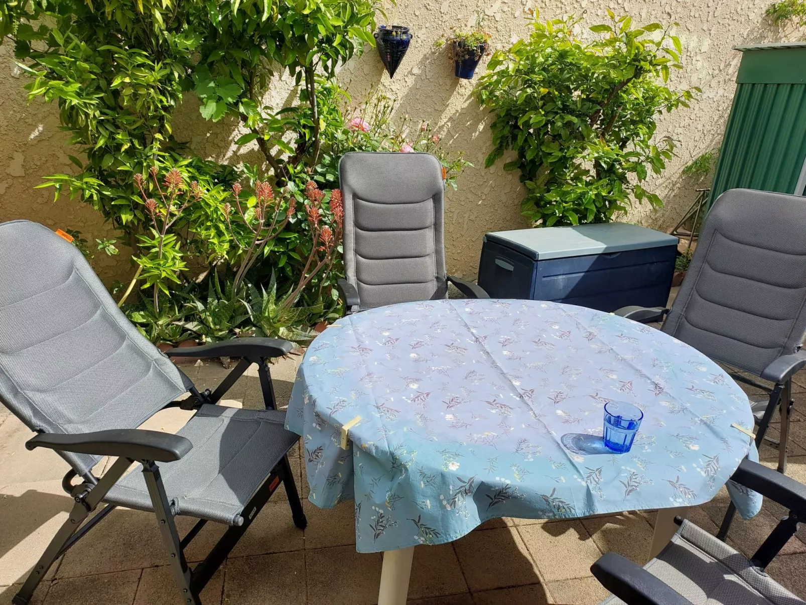 Maison de vacaces-Buiten