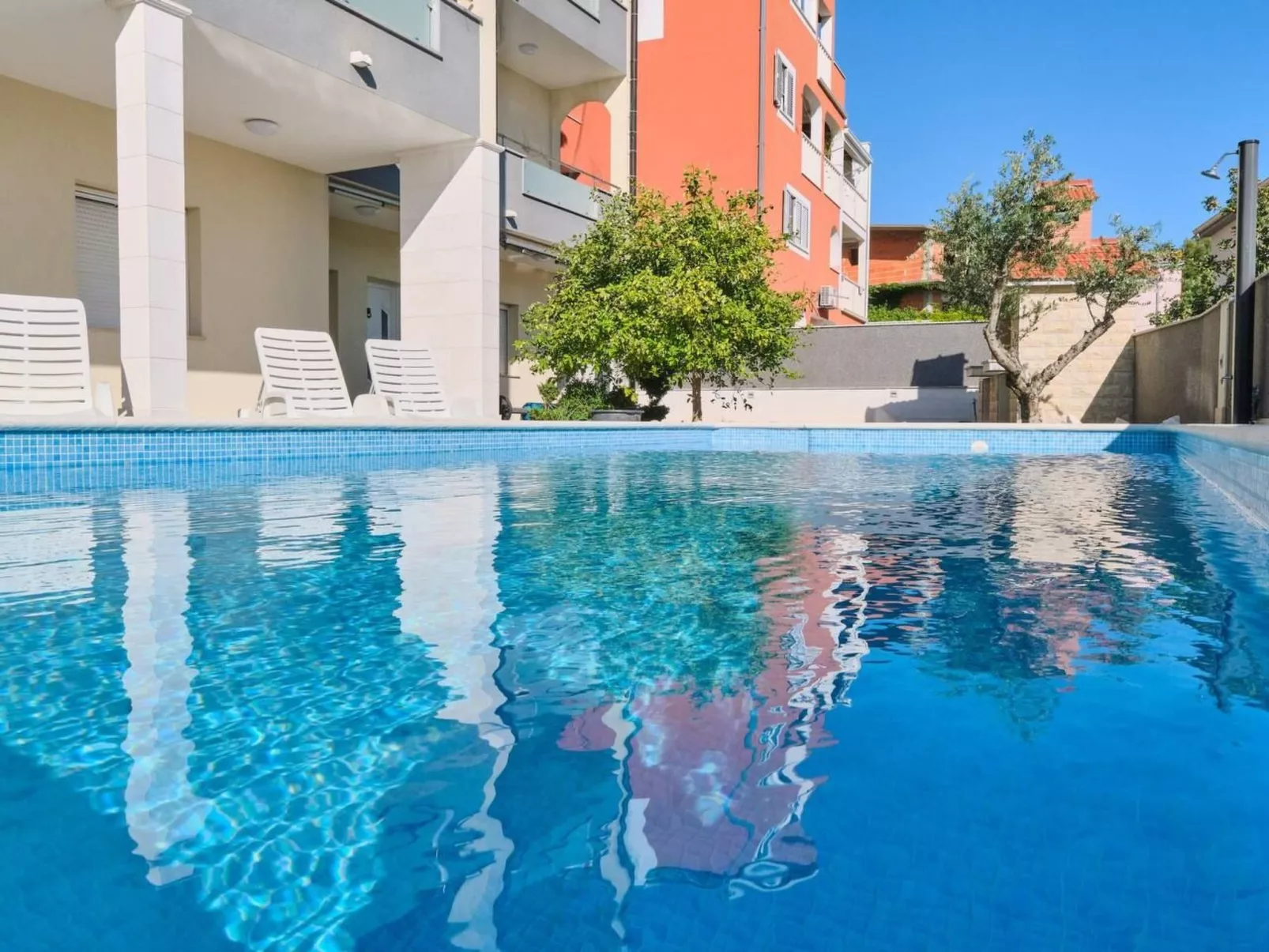 M&M Ferienhaus mit Pool-Buiten