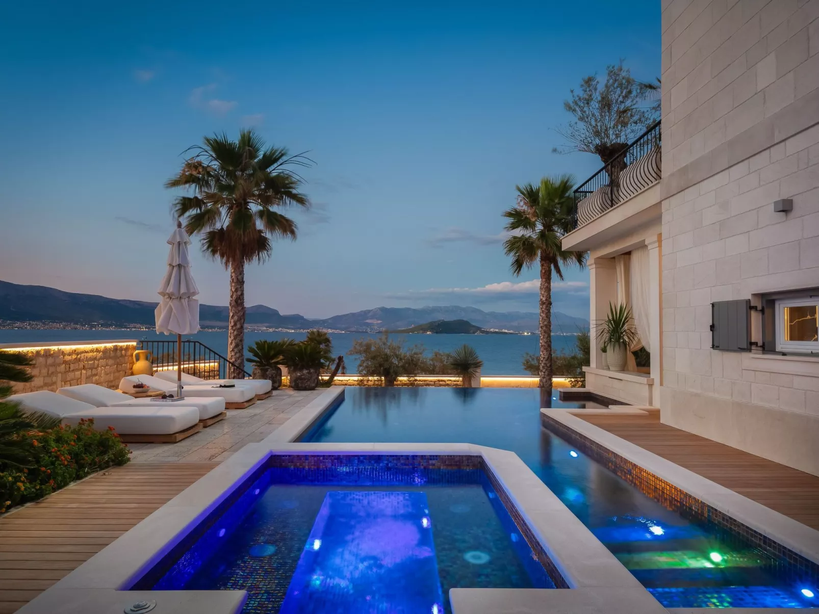 Villa L'orizzonte mit Außenküche in der Nähe von Trogir-Binnen