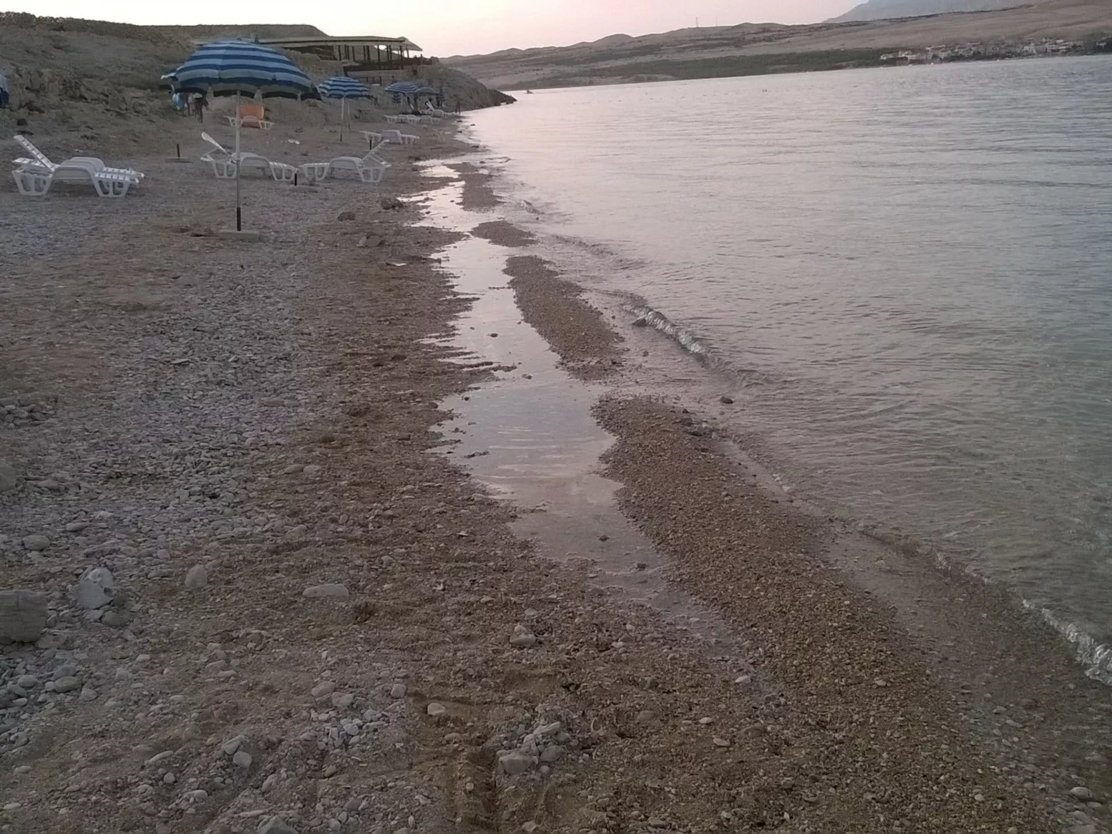 Mit Blick auf das Wasser-Buiten