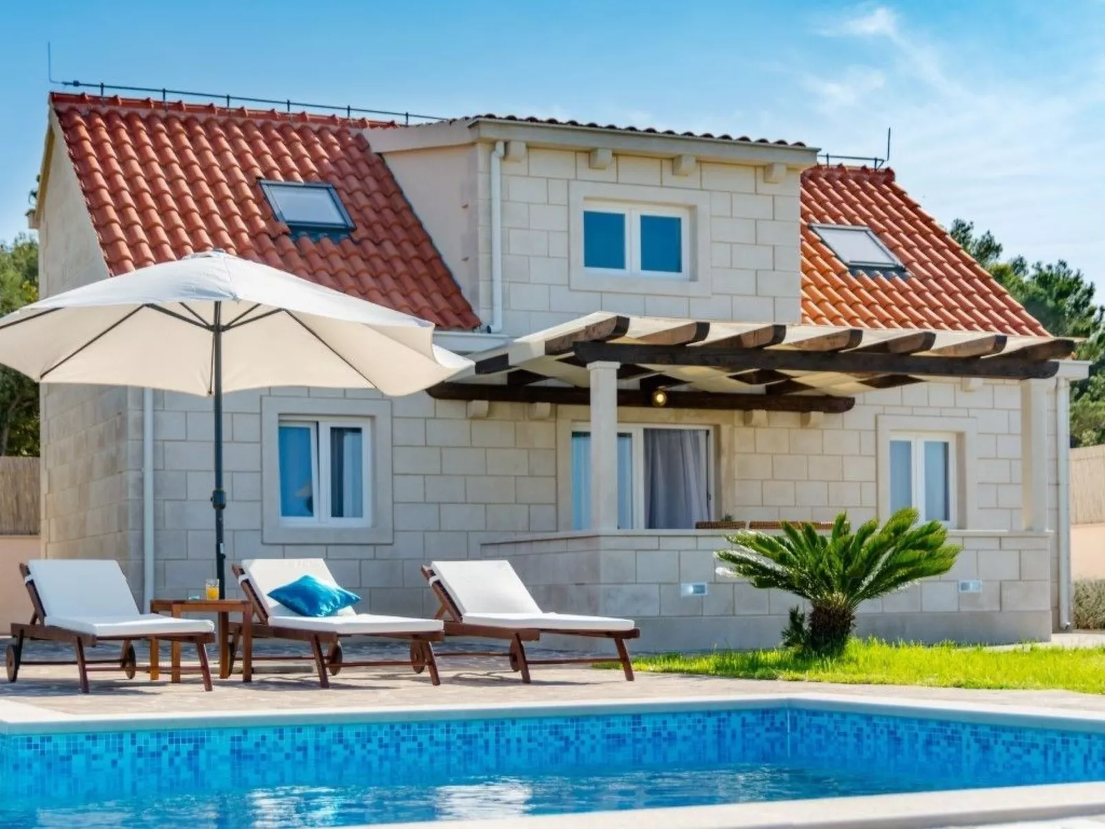 Villa Mis, Haus in Supetar mit privatem Pool-Image-tags.info