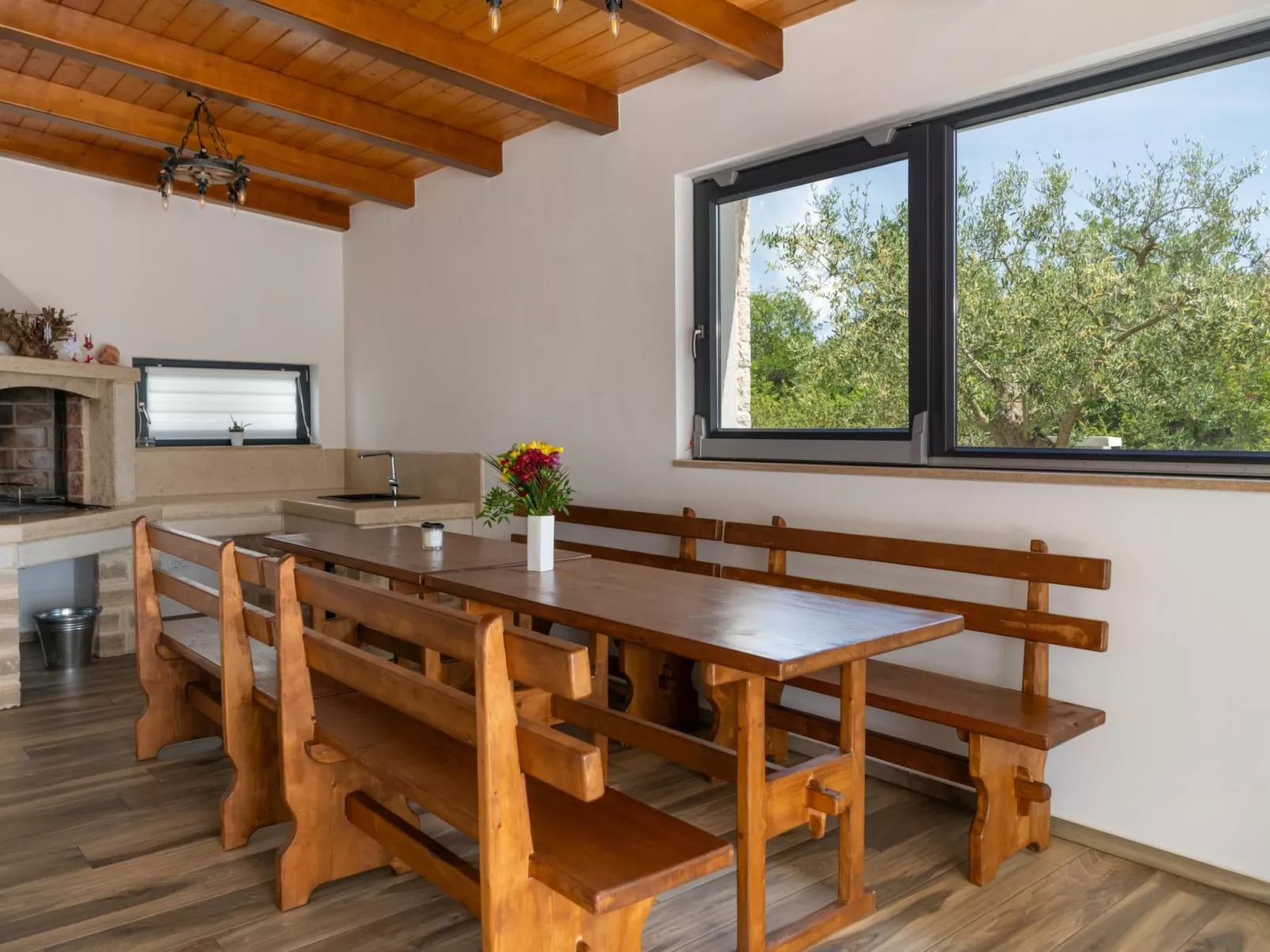 Villa EmMa mit 5 Schlafzimmern und beheiztem Pool-Buiten