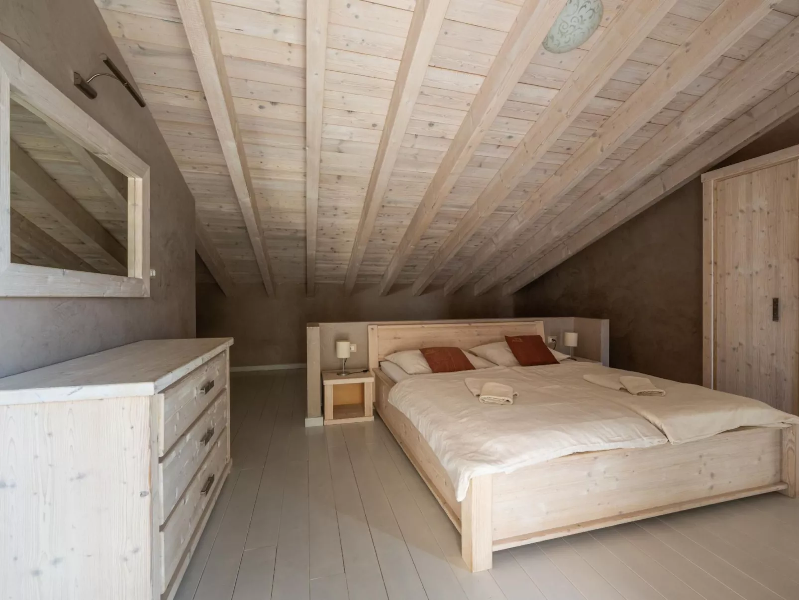 8-Schlafzimmer-Villa Bianca mit Pool, Sauna, Billard-Binnen