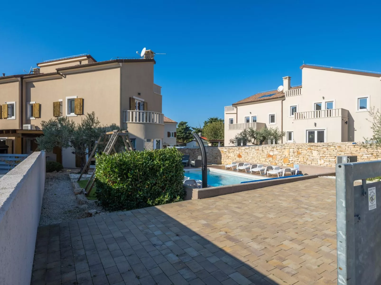 Villa Chiara mit 6 Schlafzimmern in Meeresnähe-Buiten