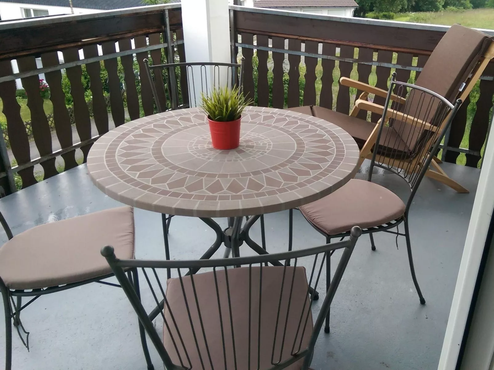 Mit Blick auf die Berge-Buiten