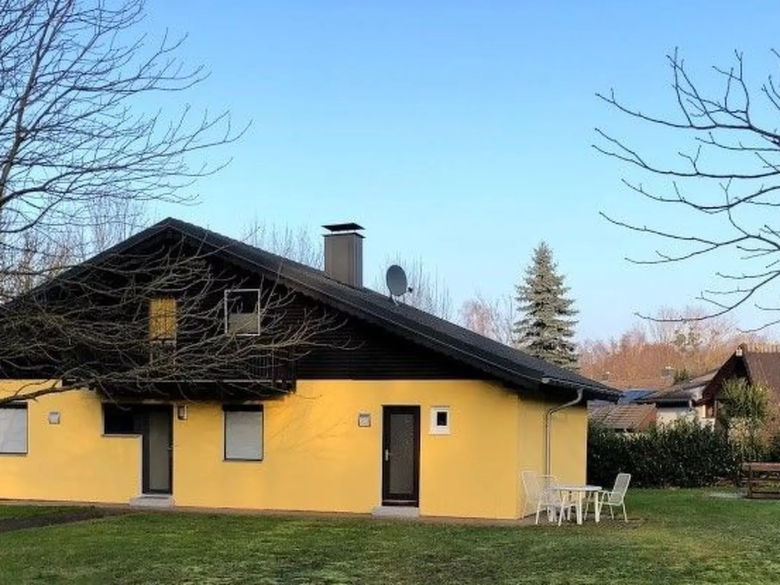 Modernes Ferienhaus unweit eines schönen Badesees-Buiten